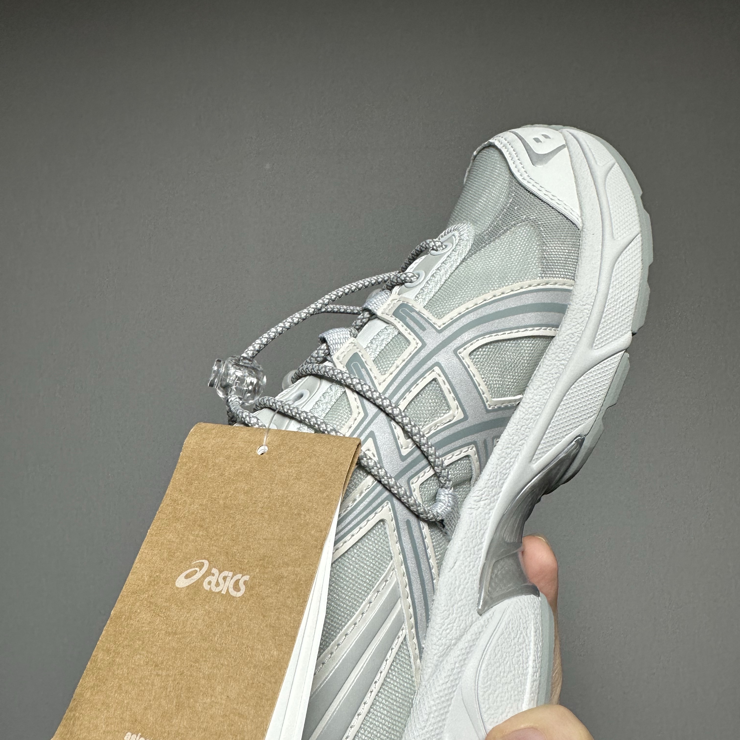 Asics x Atmos x Ojos Gel-1130 RE Glacier Grey Pure Silver 착용 스타일 - 3