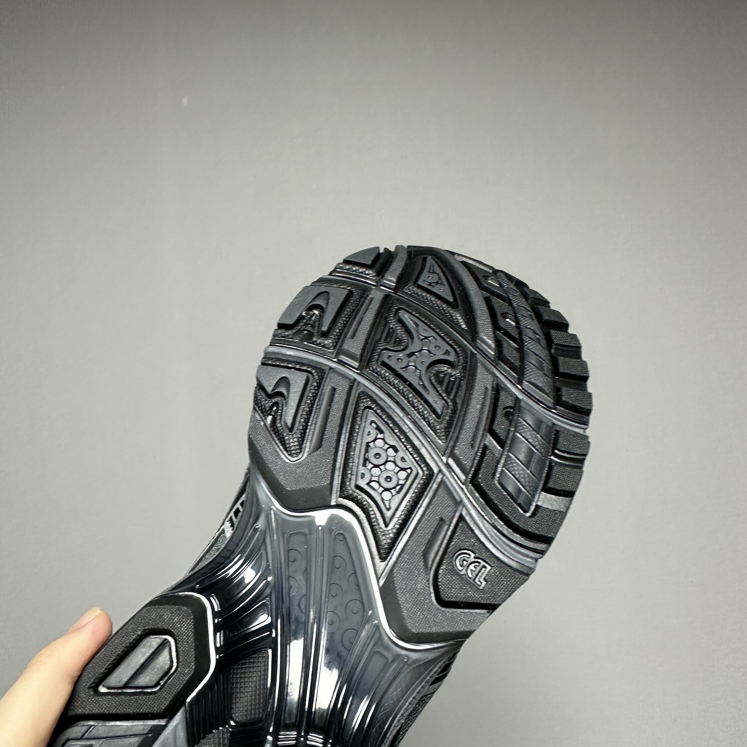 Asics x Unaffected Gel-Kayano 14 Silver Moon 착용 스타일 - 5