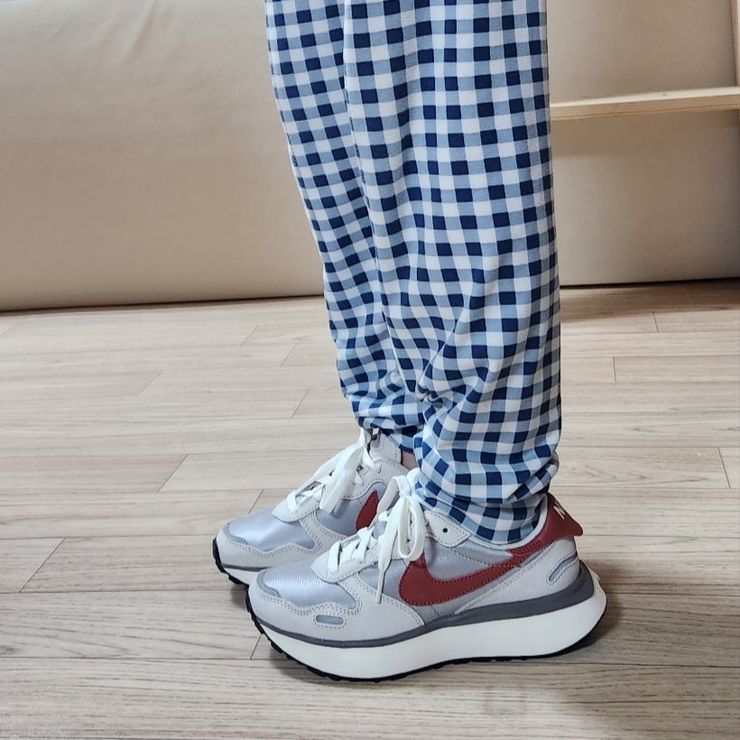 (W) Nike Phoenix Waffle Light Bone 착용 스타일 - 1