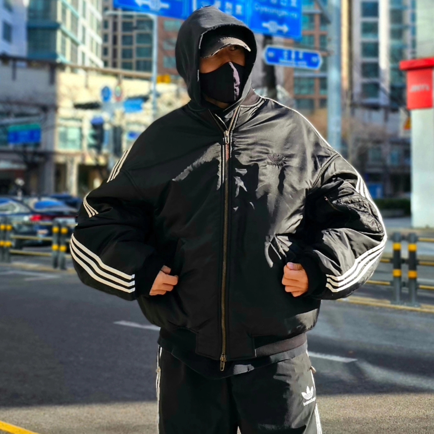 Balenciaga x Adidas Tracksuit Trousers Black, Balenciaga x Adidas Bomber Jacket Black 착용 스타일 - 3