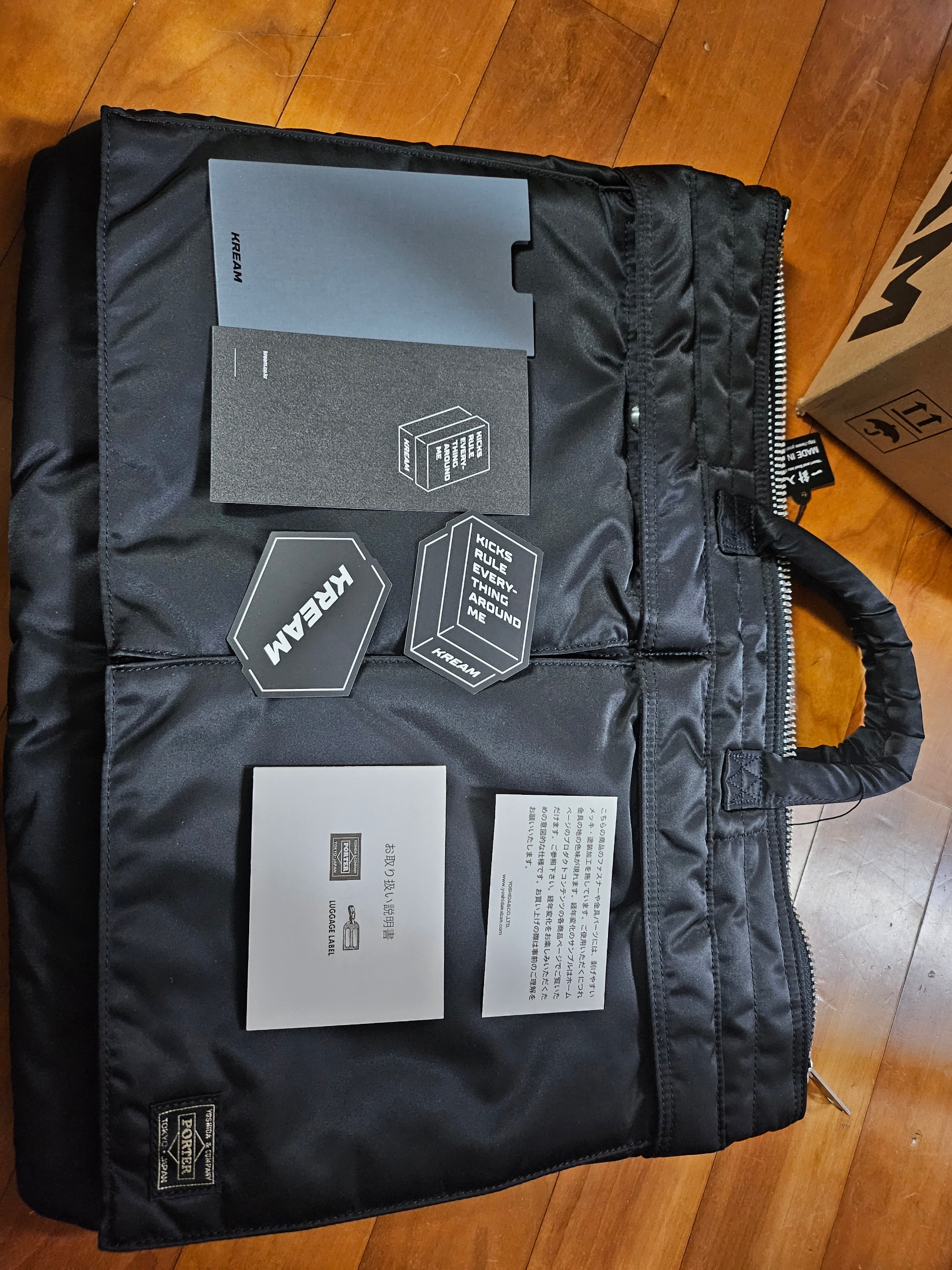 Porter Tanker Short Helmet Bag L Black 착용 스타일
