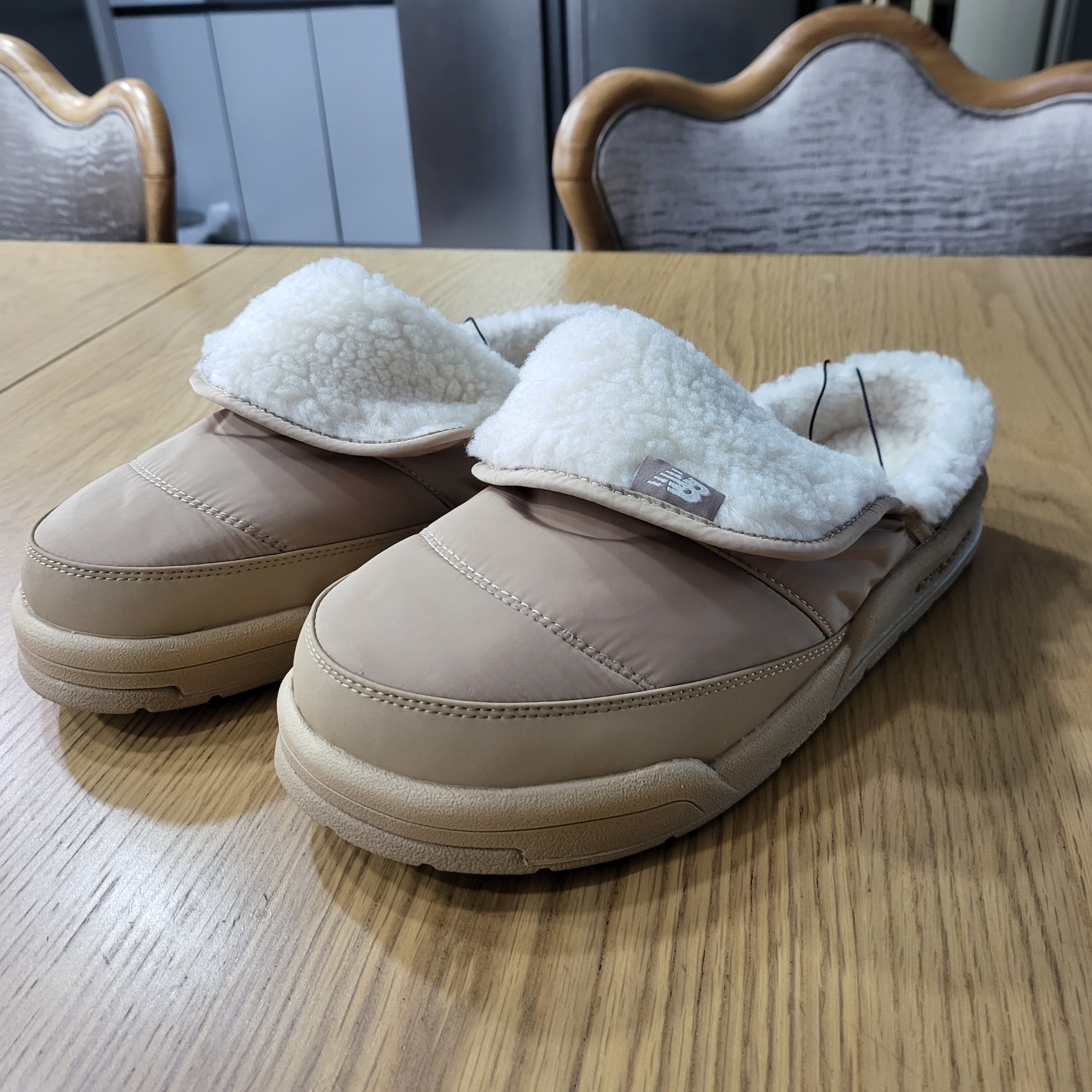 New Balance Puflee v2 Beige 착용 스타일 - 1