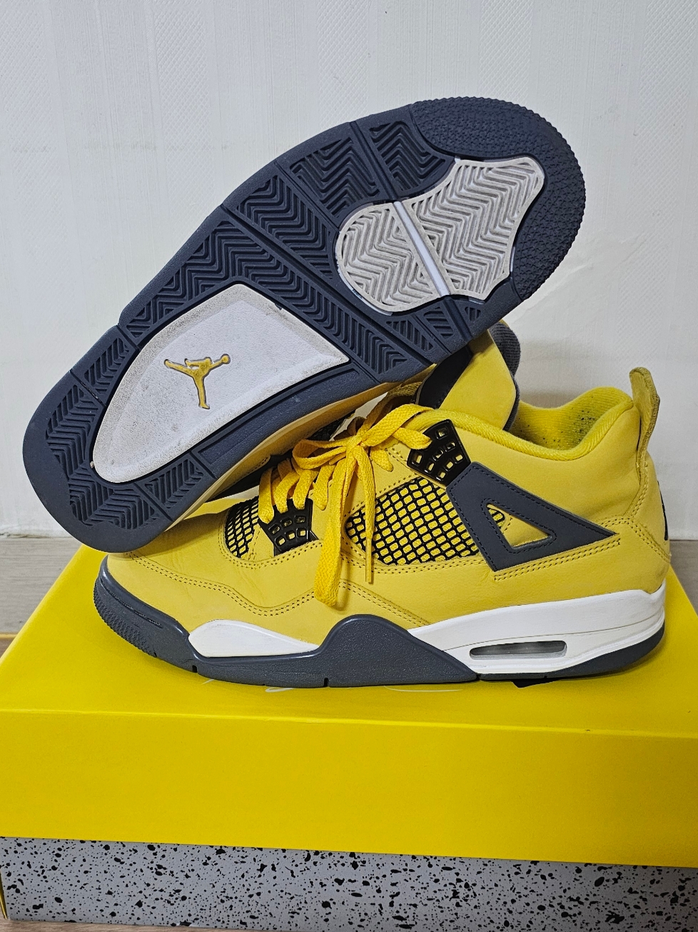 Jordan 4 Retro Tour Yellow 착용 스타일 - 5