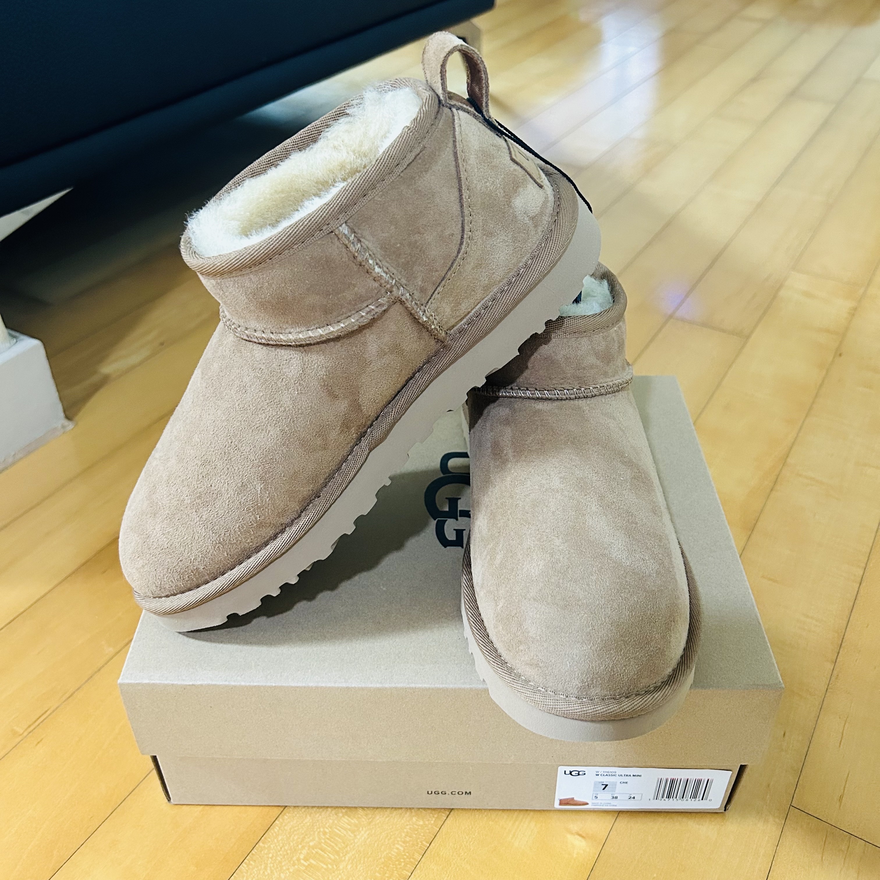 (W) UGG Classic Ultra Mini Boots Chestnut 착용 스타일 - 7