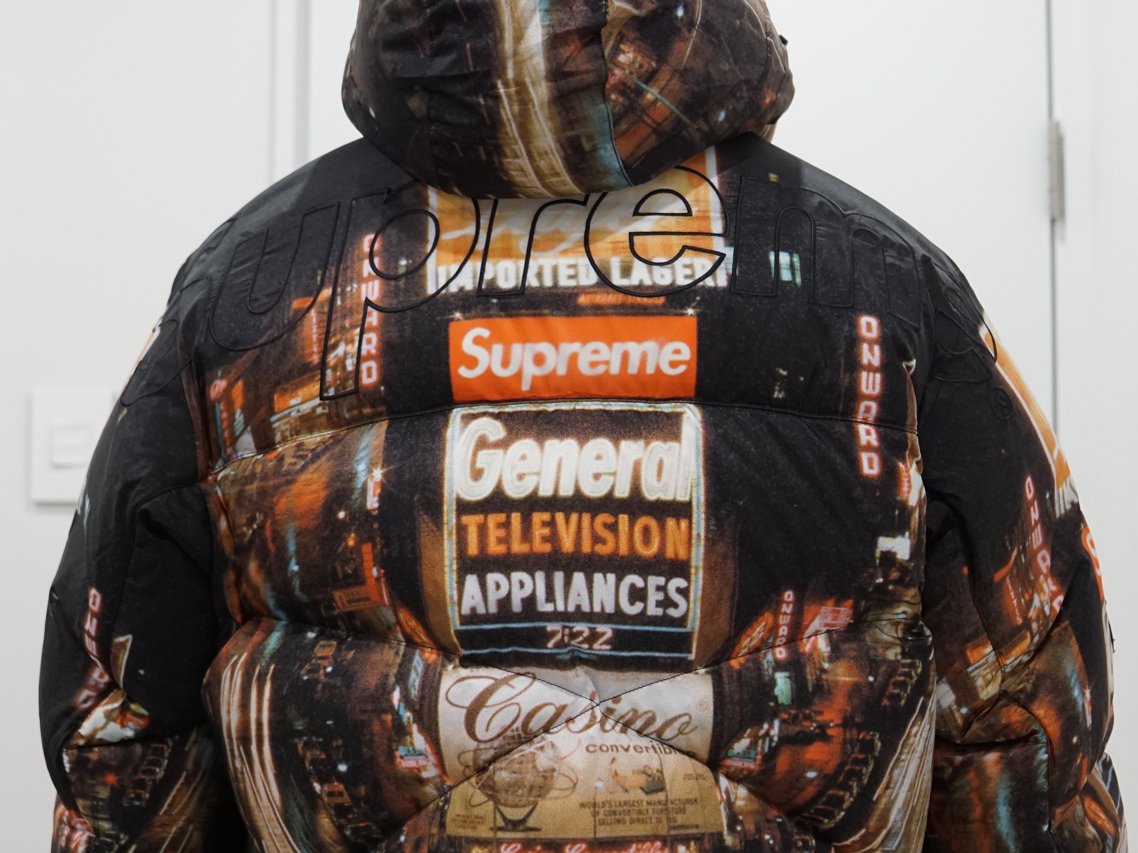 Supreme x The North Face 800-Fill Half Zip Hooded Pullover Times Square - 22FW 착용 스타일 - 4