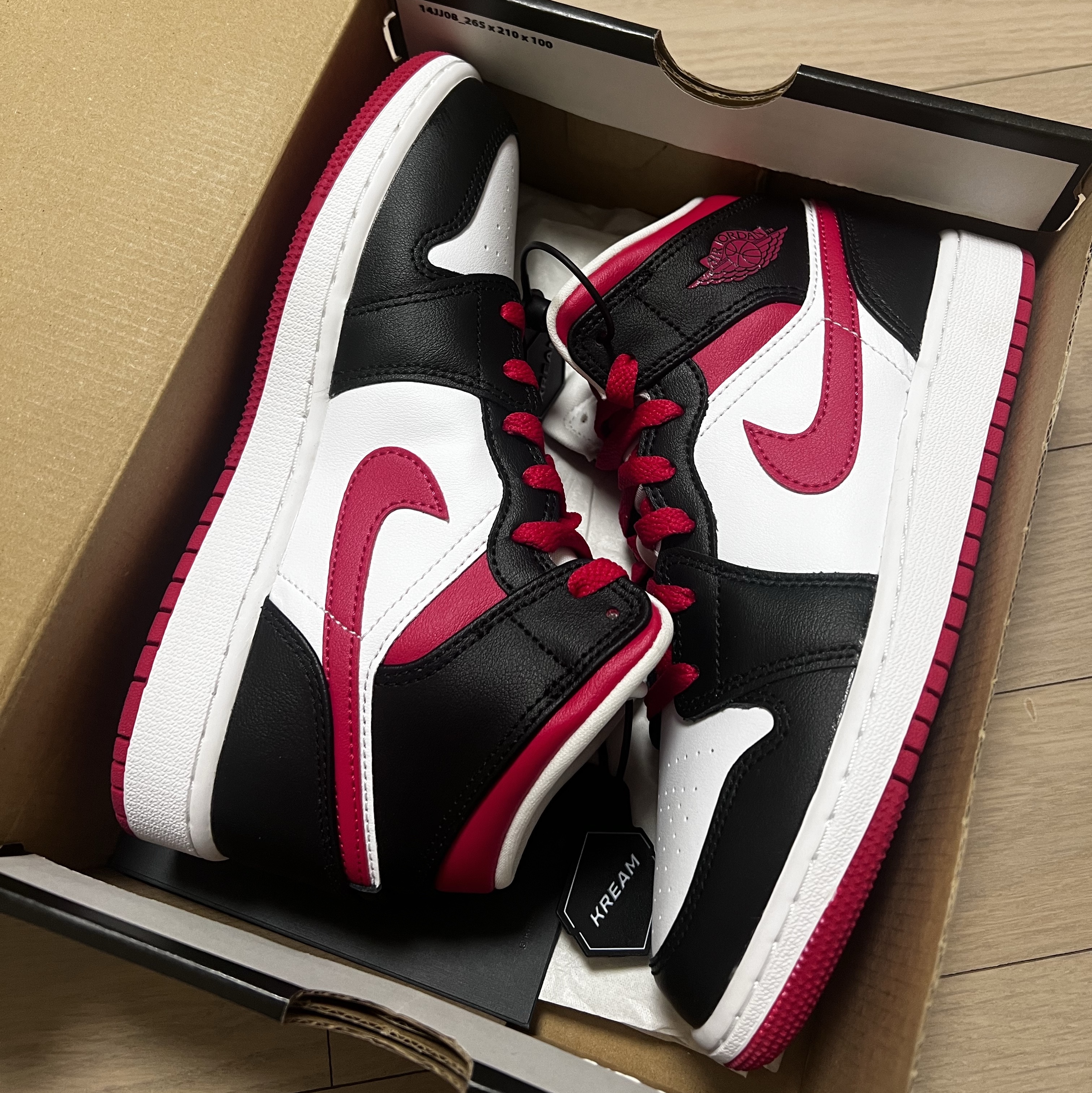 (GS) Jordan 1 Mid Very Berry  착용 스타일
