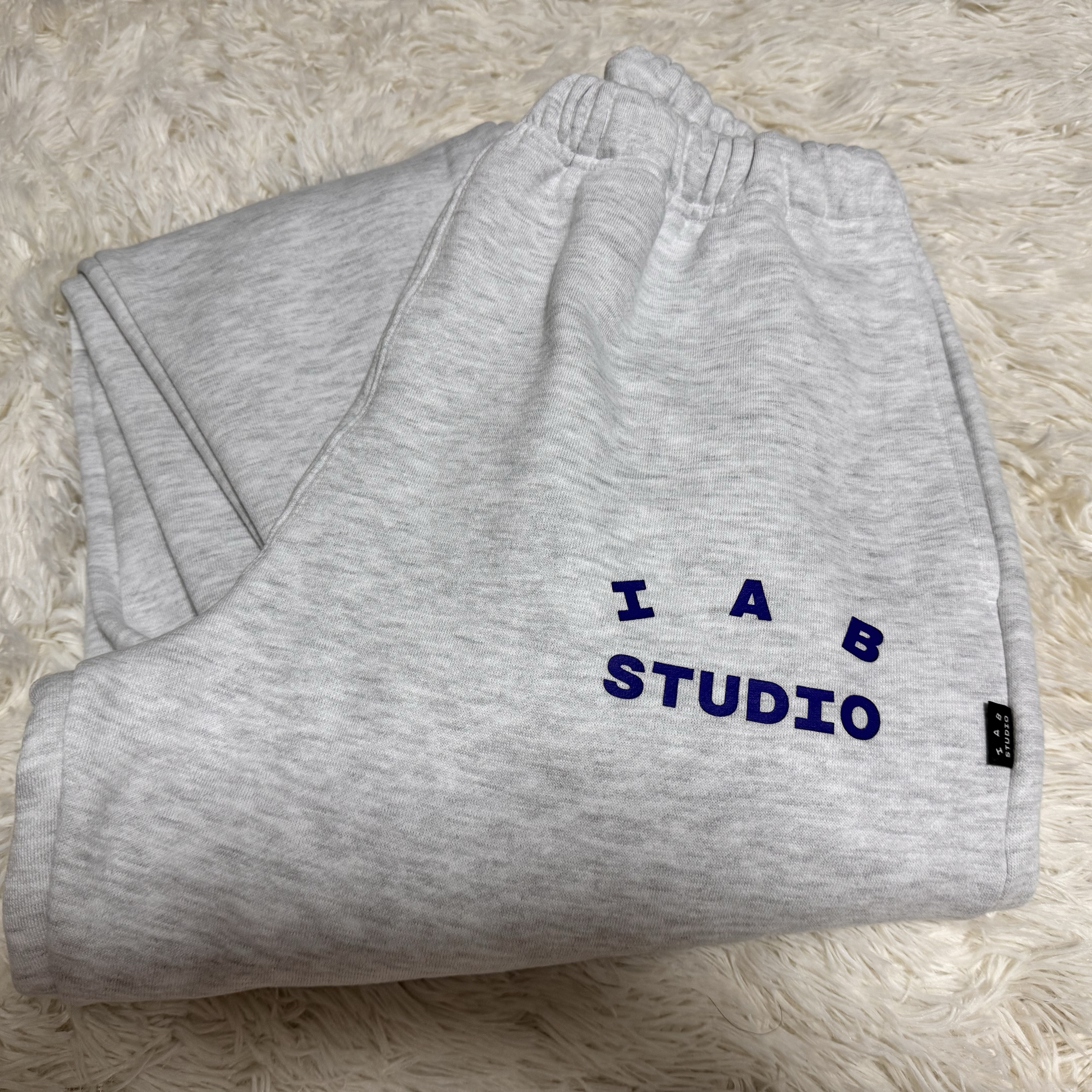 IAB Studio Sweatpants Light Gray 착용 스타일
