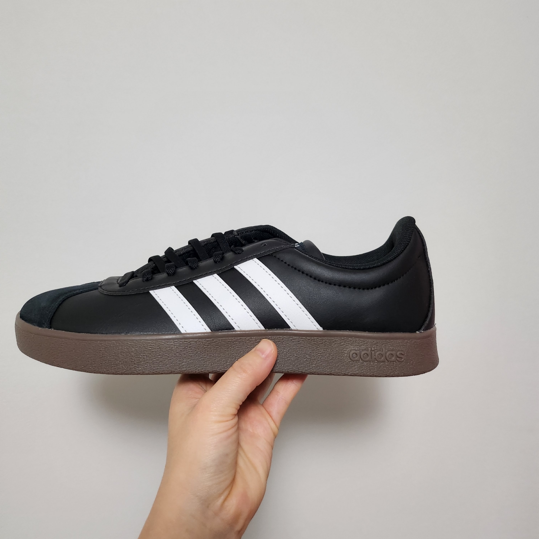 Adidas VL Court Base Core Black Cloud White 착용 스타일