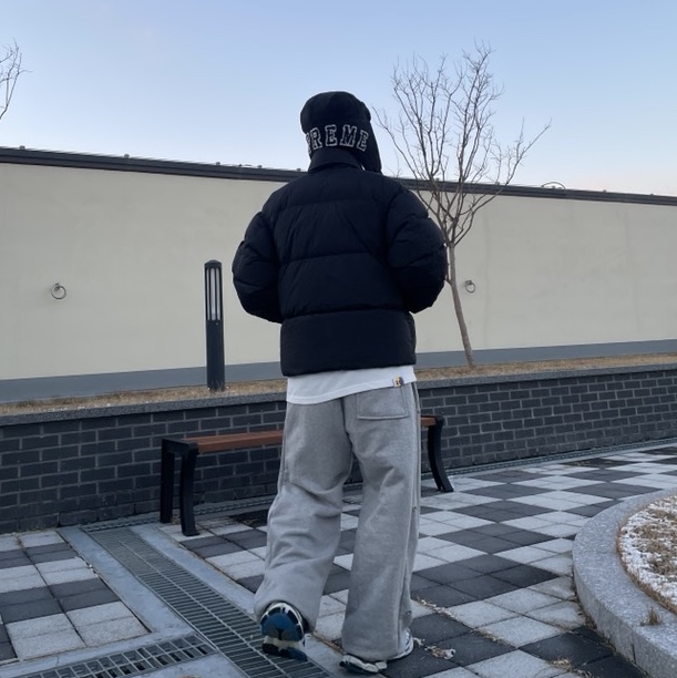 Supreme Shearling Trooper Black - 23FW, Stone Island 40623 Garment Dyed Crinkle Reps Recycled Nylon Down Jacket Black - 23FW 착용 스타일 - 3