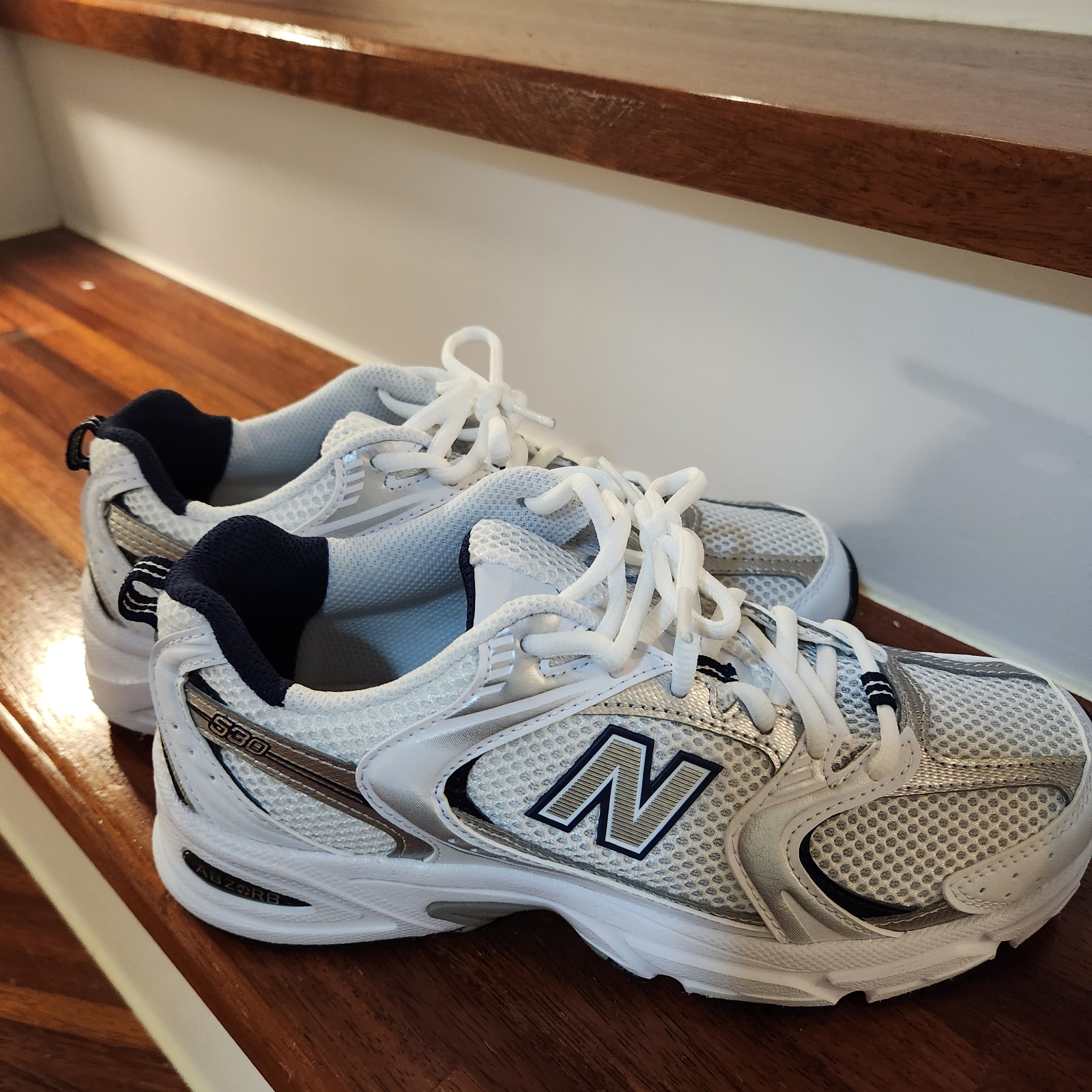 New Balance 530 White 착용 스타일