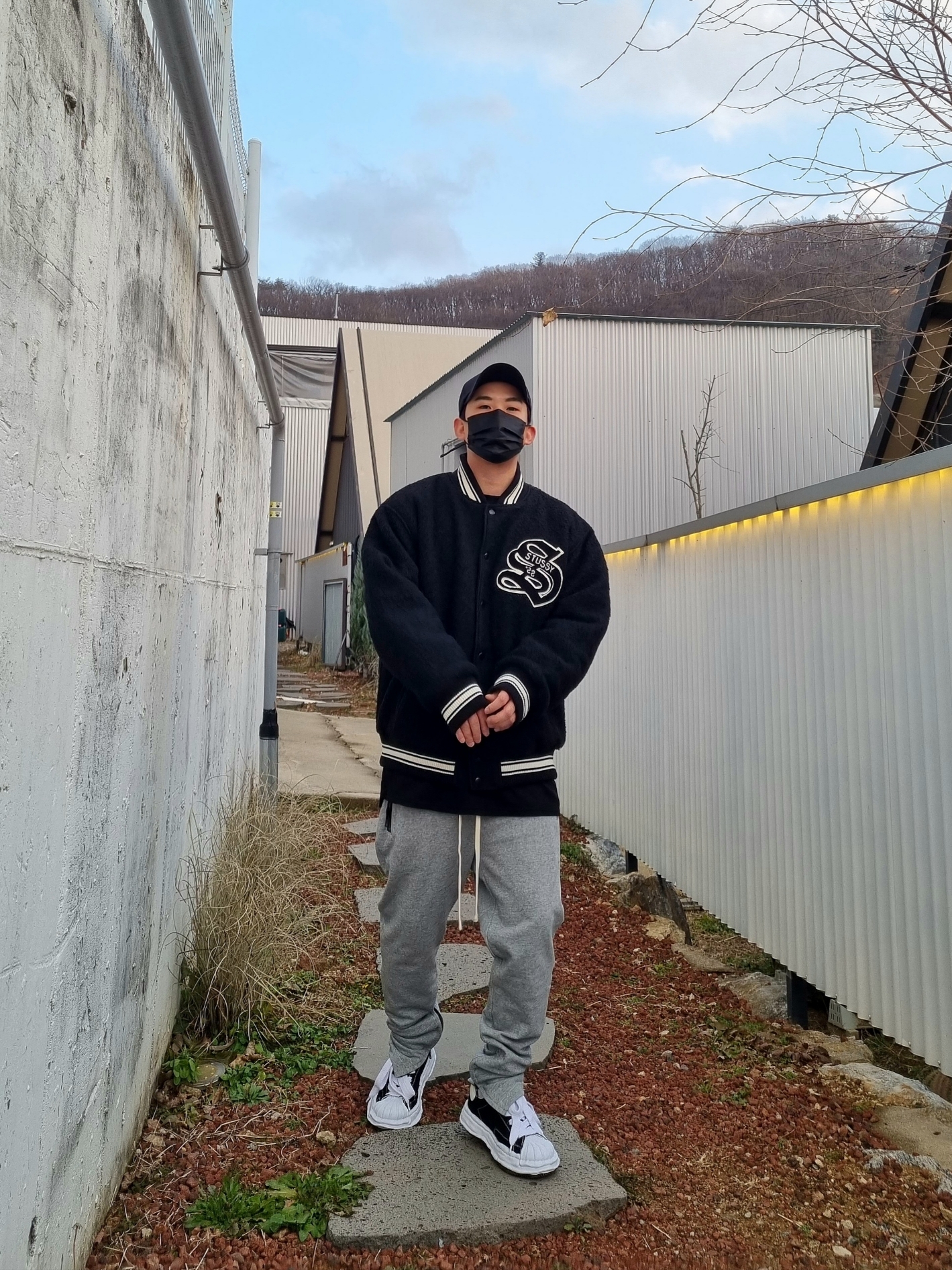 Stussy Casentino Wool Varsity Jacket Black, Maison Mihara Yasuhiro Blakey OG Sole Canvas Low-top Sneakers Black White 착용 스타일