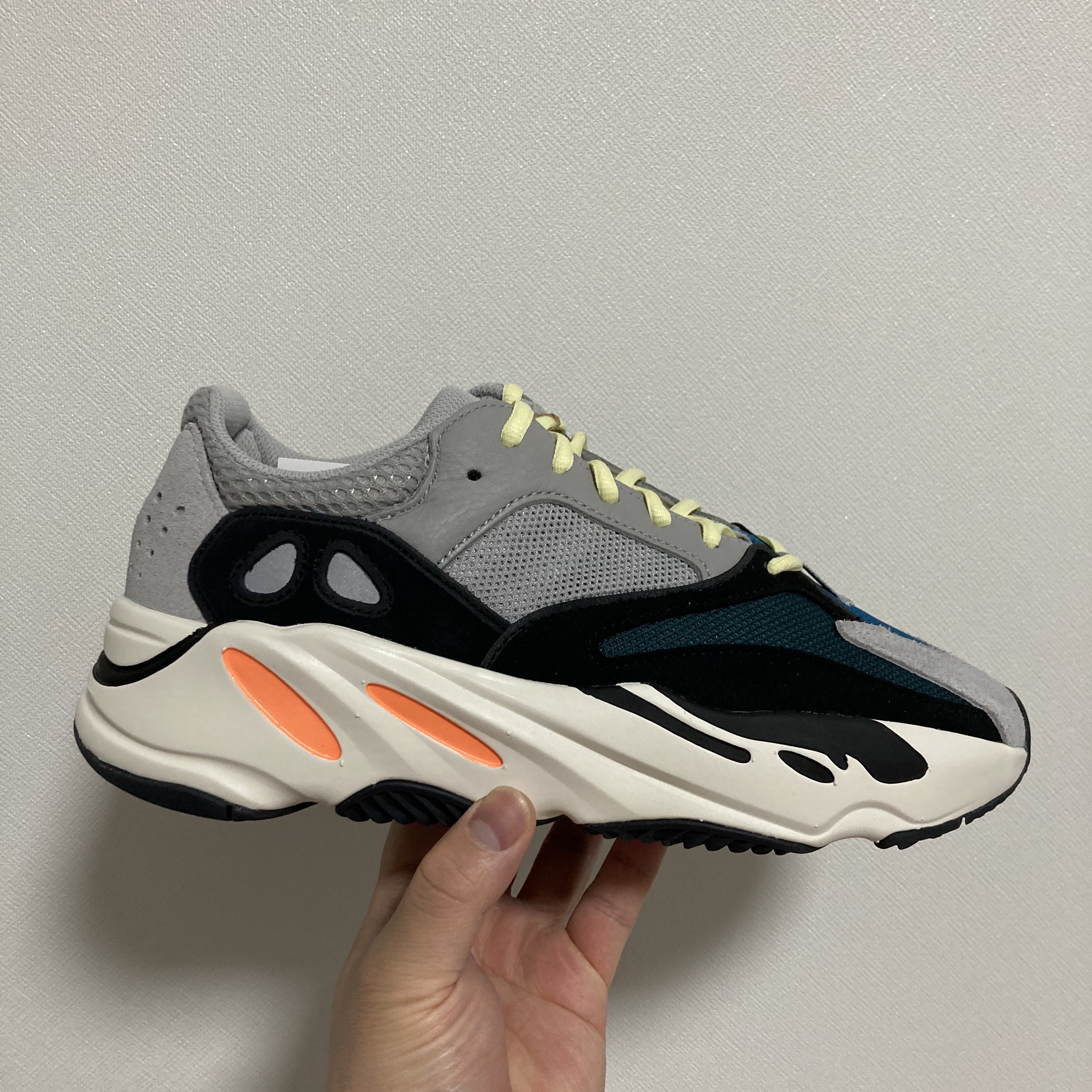 Adidas Yeezy Boost 700 Wave Runner Solid Grey 2021/2022 착용 스타일