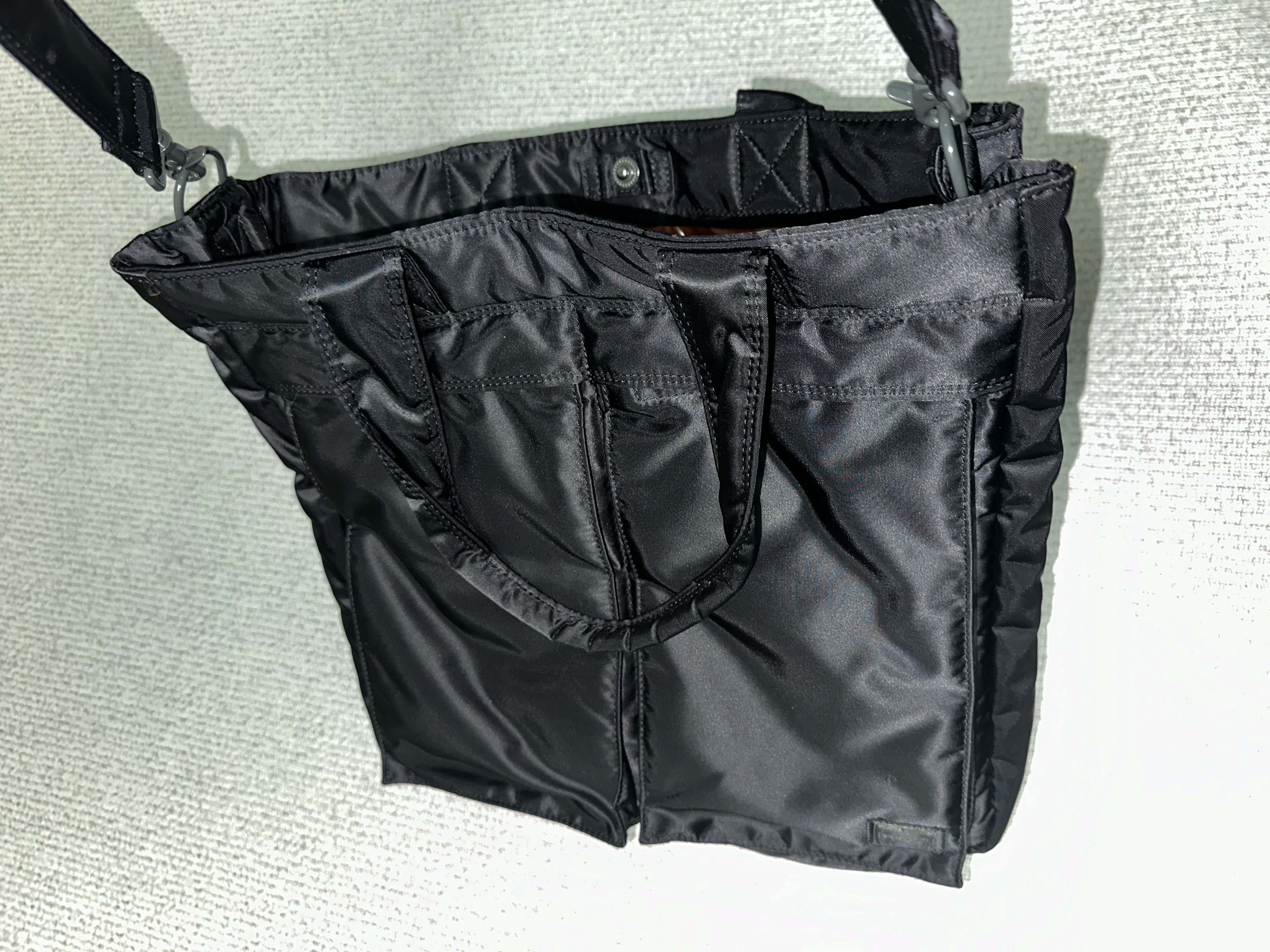Porter Tanker 2Way Tote Bag Black 착용 스타일