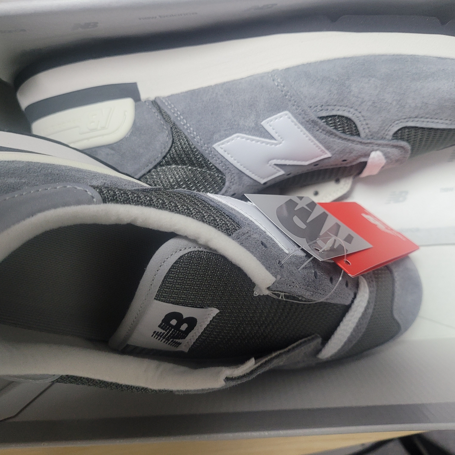 New Balance 990v1 Made in USA Grey White 착용 스타일
