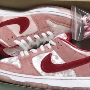 Nike x StrangeLove SB Dunk Low Pink (Regular Box) 착용 스타일