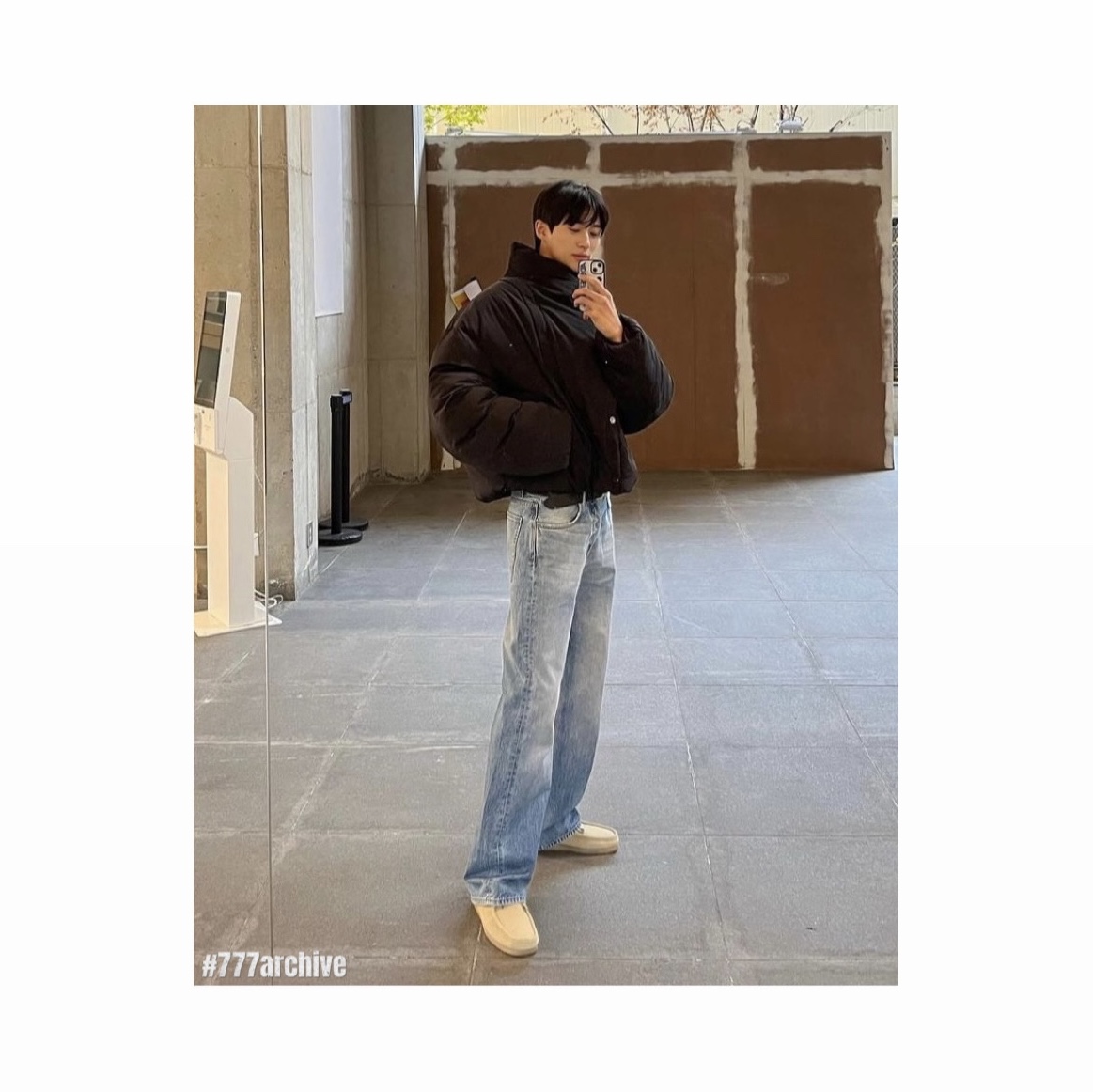 Clarks Wallabee Maple Suede 착용 스타일 - 3