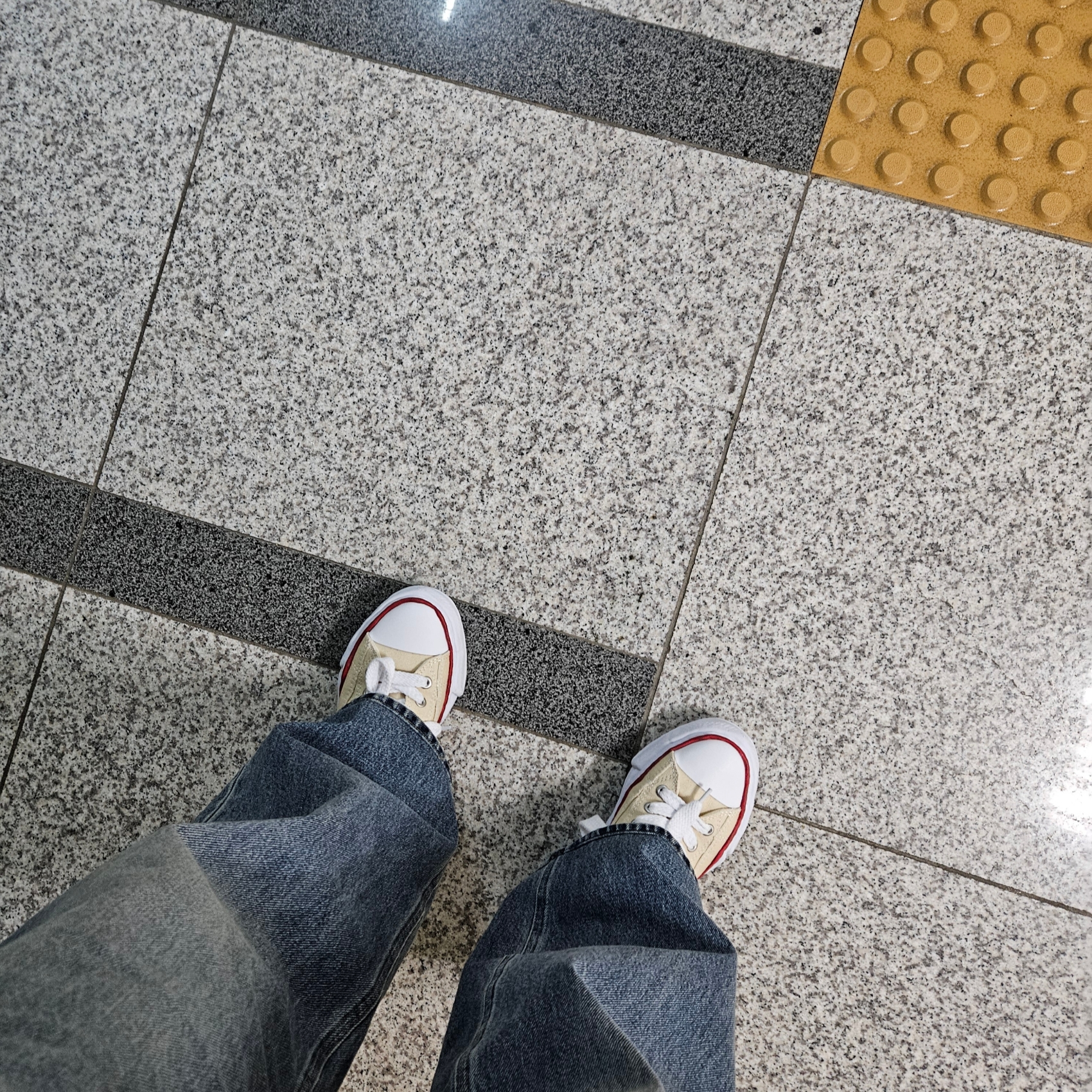 Maison Mihara Yasuhiro Peterson OG Sole Canvas Low-top Sneakers Natural 착용 스타일 - 1