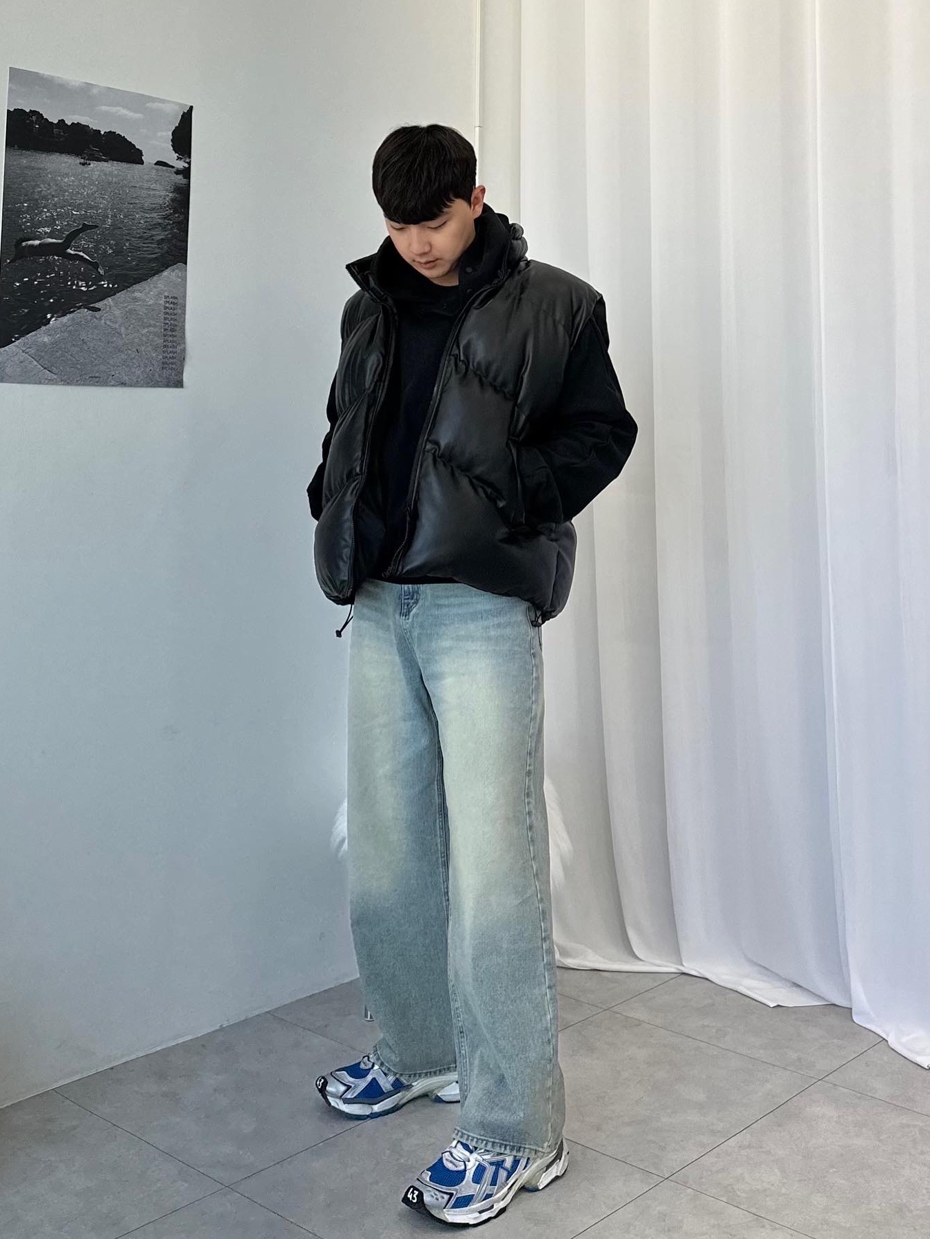Balenciaga Runner Sneakers Blue White 착용 스타일 - 1