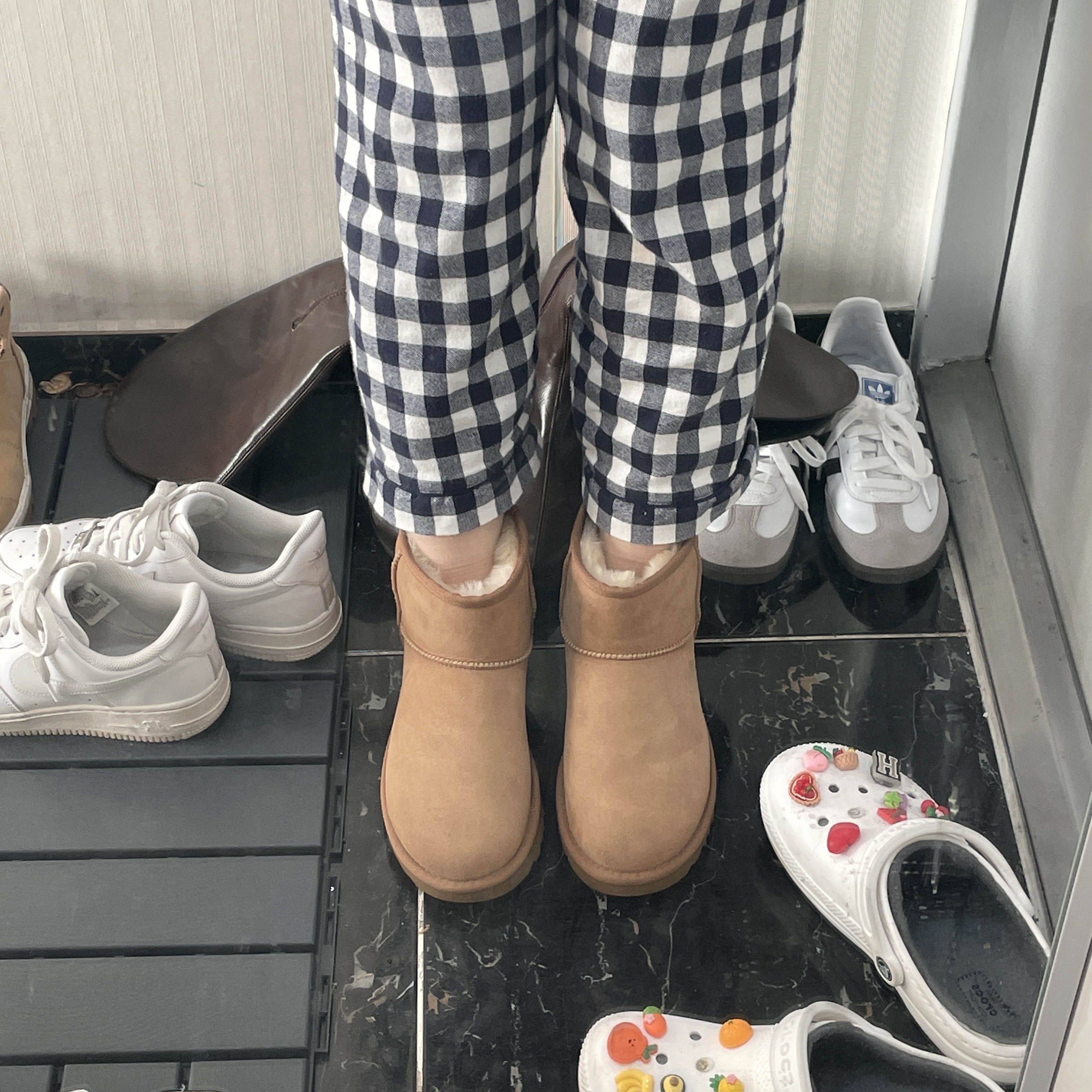 (W) UGG Classic Mini II Boots Chestnut 착용 스타일 - 2