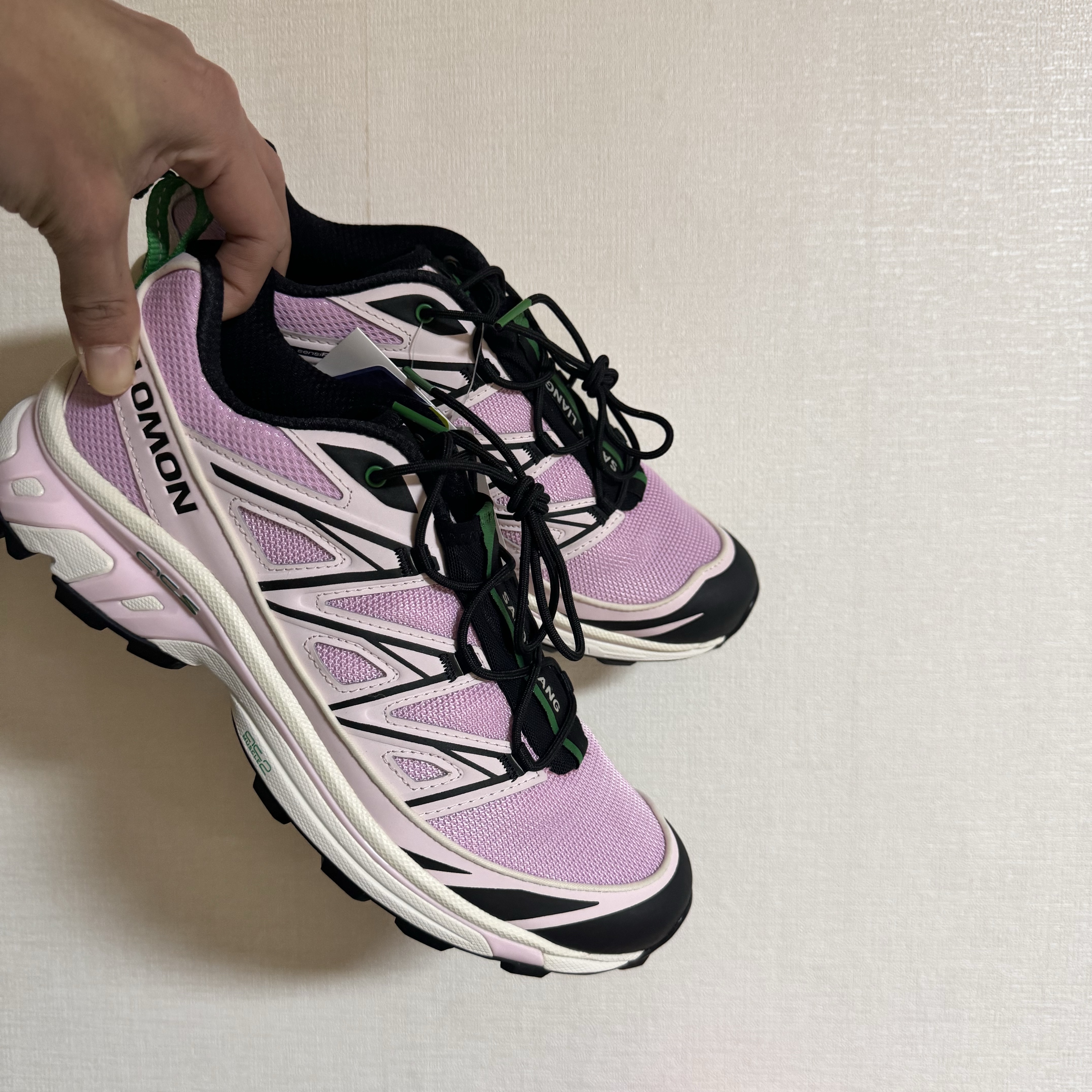 Salomon x Sandy Liang XT-6 Expanse Cradle Pink 착용 스타일