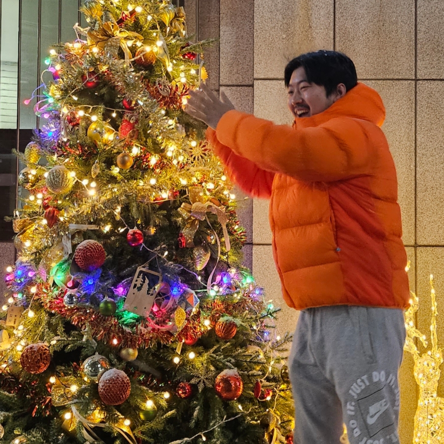 Nike ACG Therma-Fit ADV Lunar Lake Puffer Jacket Safety Orange - Asia 착용 스타일