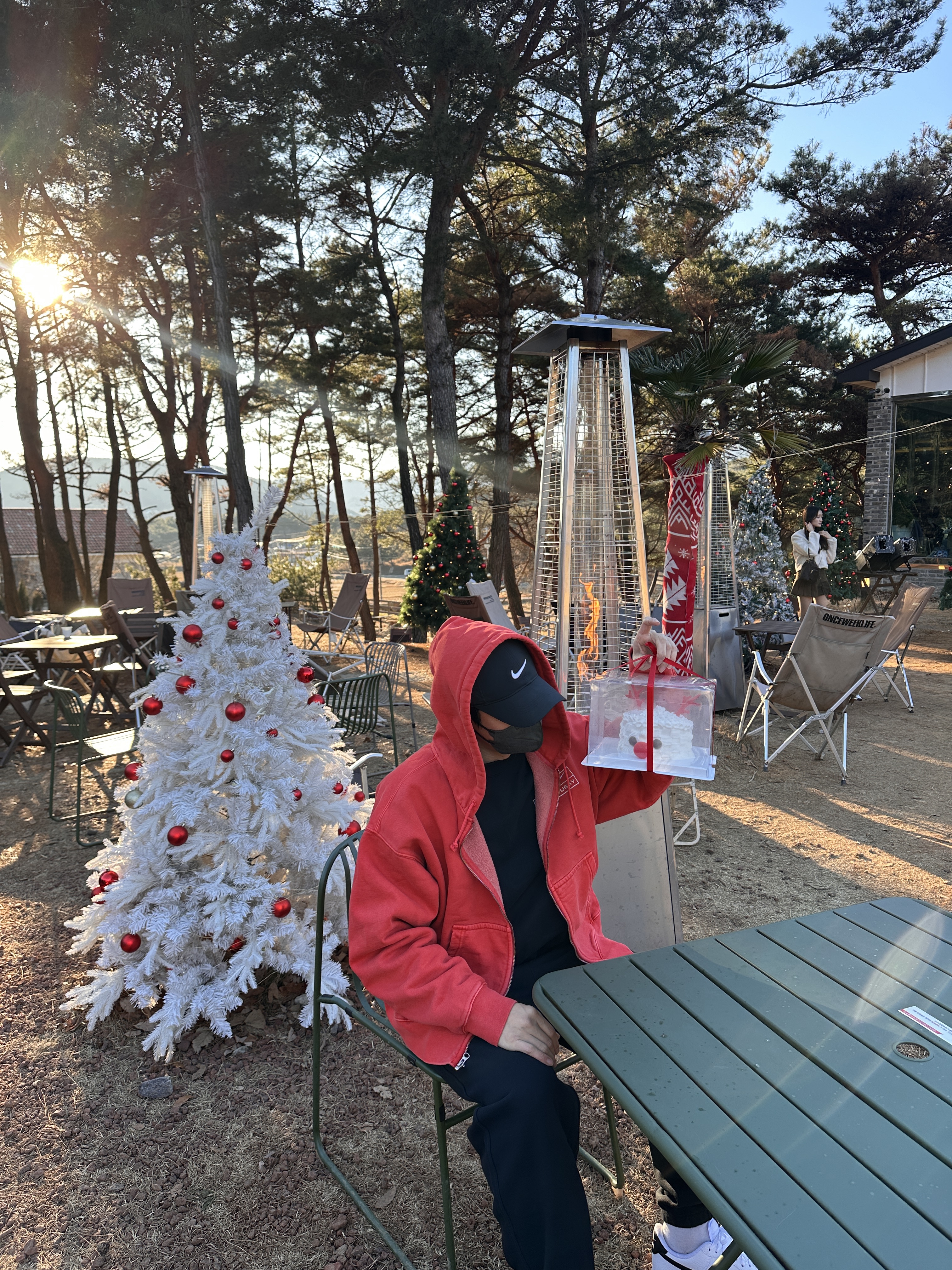 Nike x Stussy Full Zip Pigment Dyed Fleece Hoodie Habanero Red (FJ9161-642), Nike x Stussy NRG Washed Fleece Crewneck Black (DO5310-010) 착용 스타일 - 3