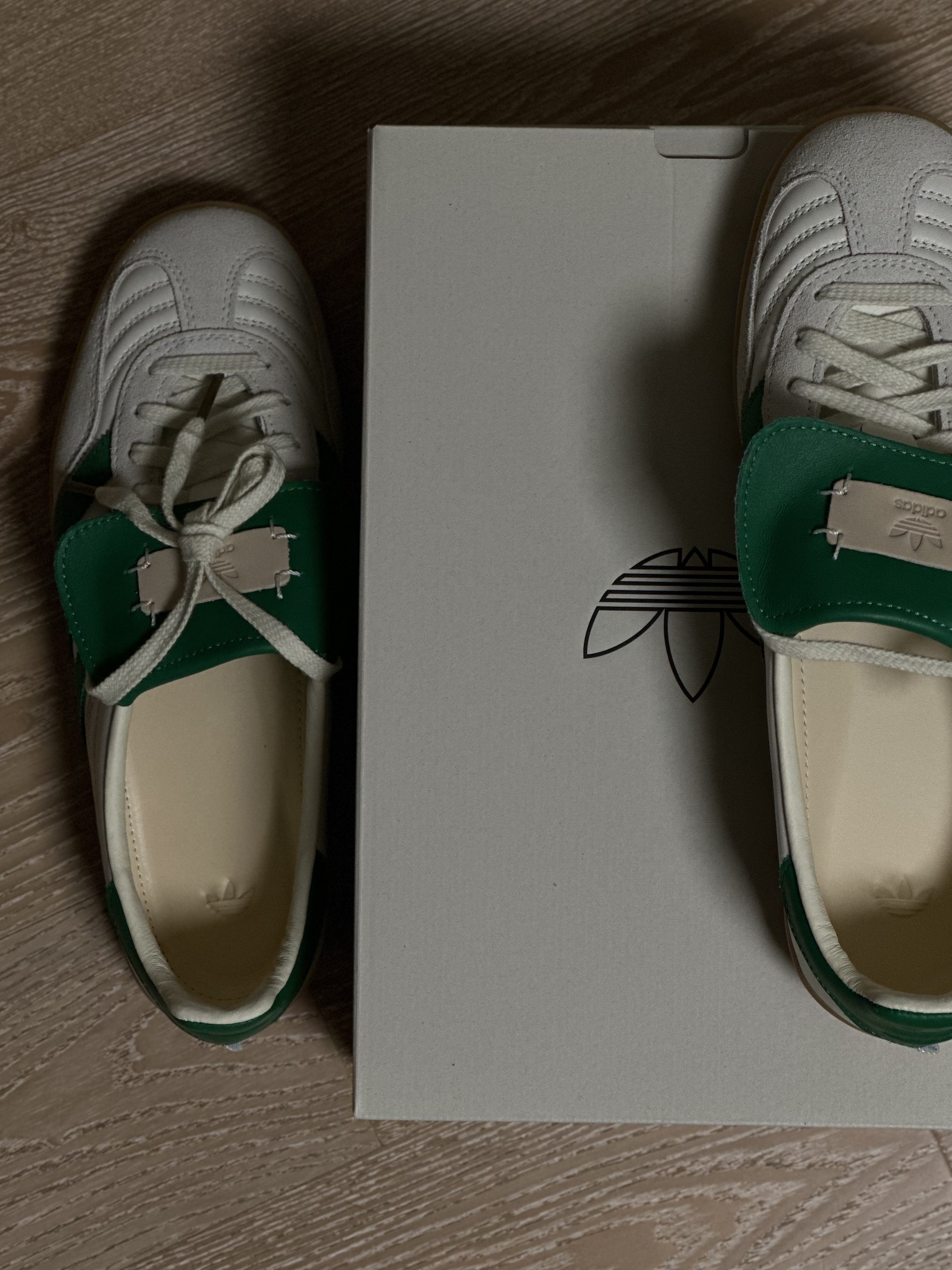 Adidas x Foot Industry Gazelle Indoor Off White Green 착용 스타일 - 1