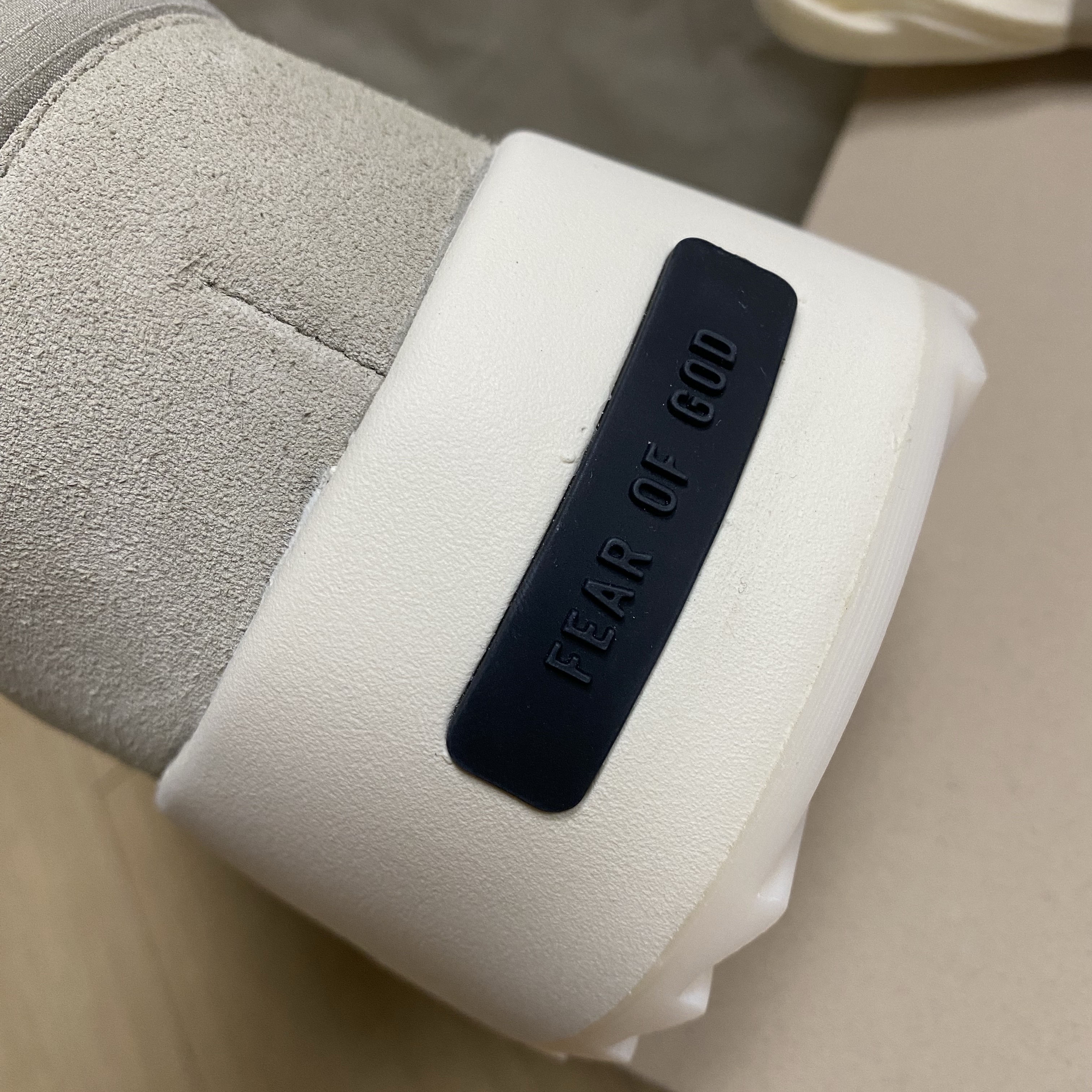 Adidas x Fear of God Athletics Los Angeles Runner Sesame Cloud White 착용 스타일 - 5