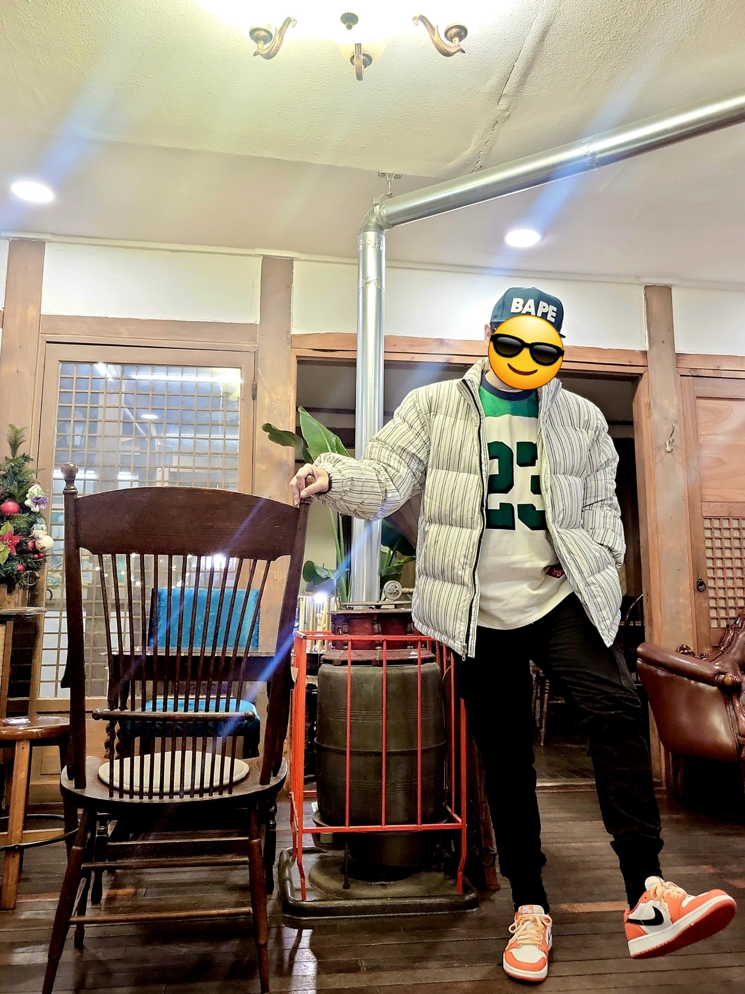 Supreme Bumblebee L/S Football Top White - 23FW, Stussy Stripe Down Puffer Jacket Bone 착용 스타일