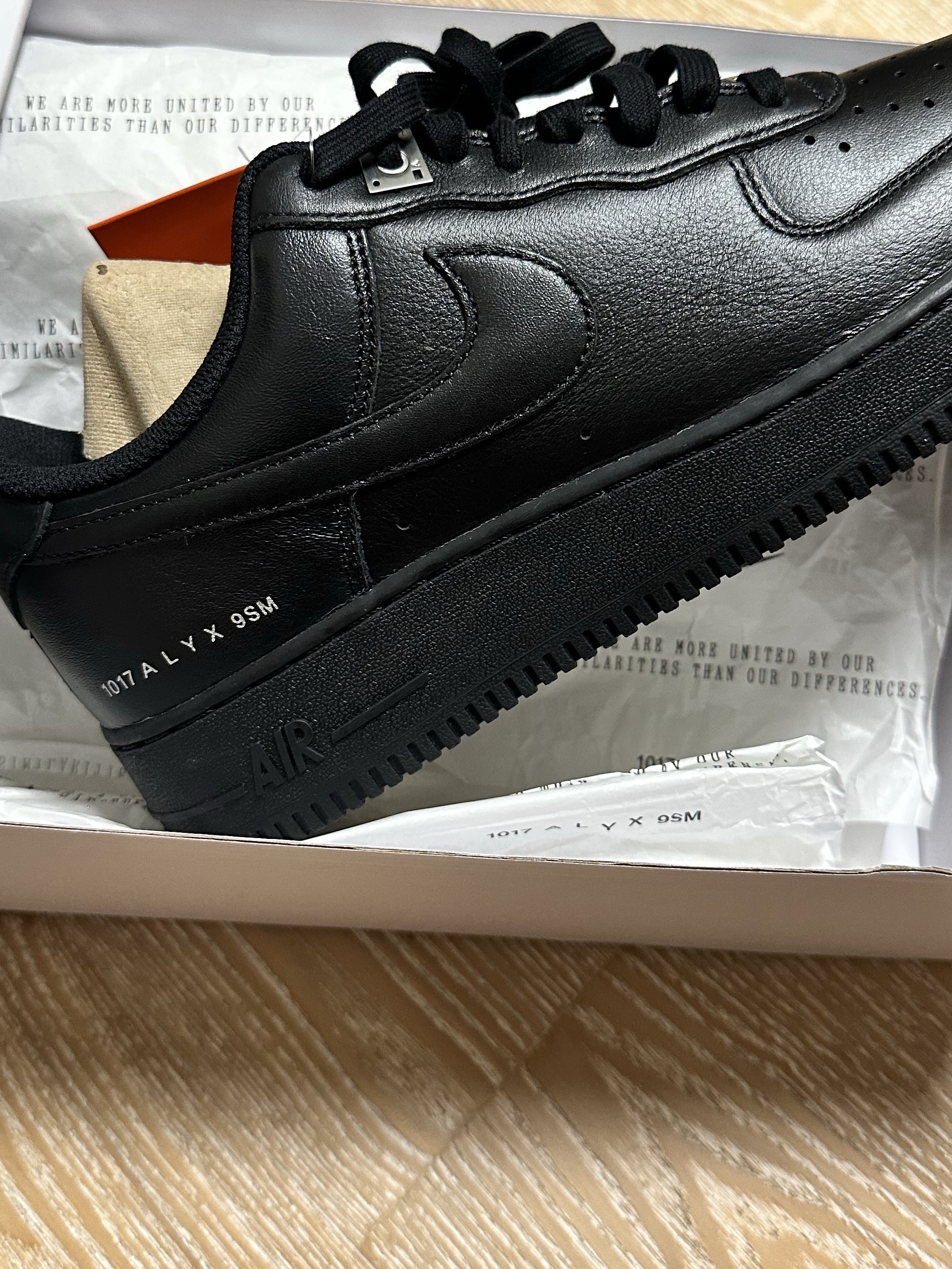 Nike x 1017 Alyx 9SM Air Force 1 Low SP Black 착용 스타일 - 3