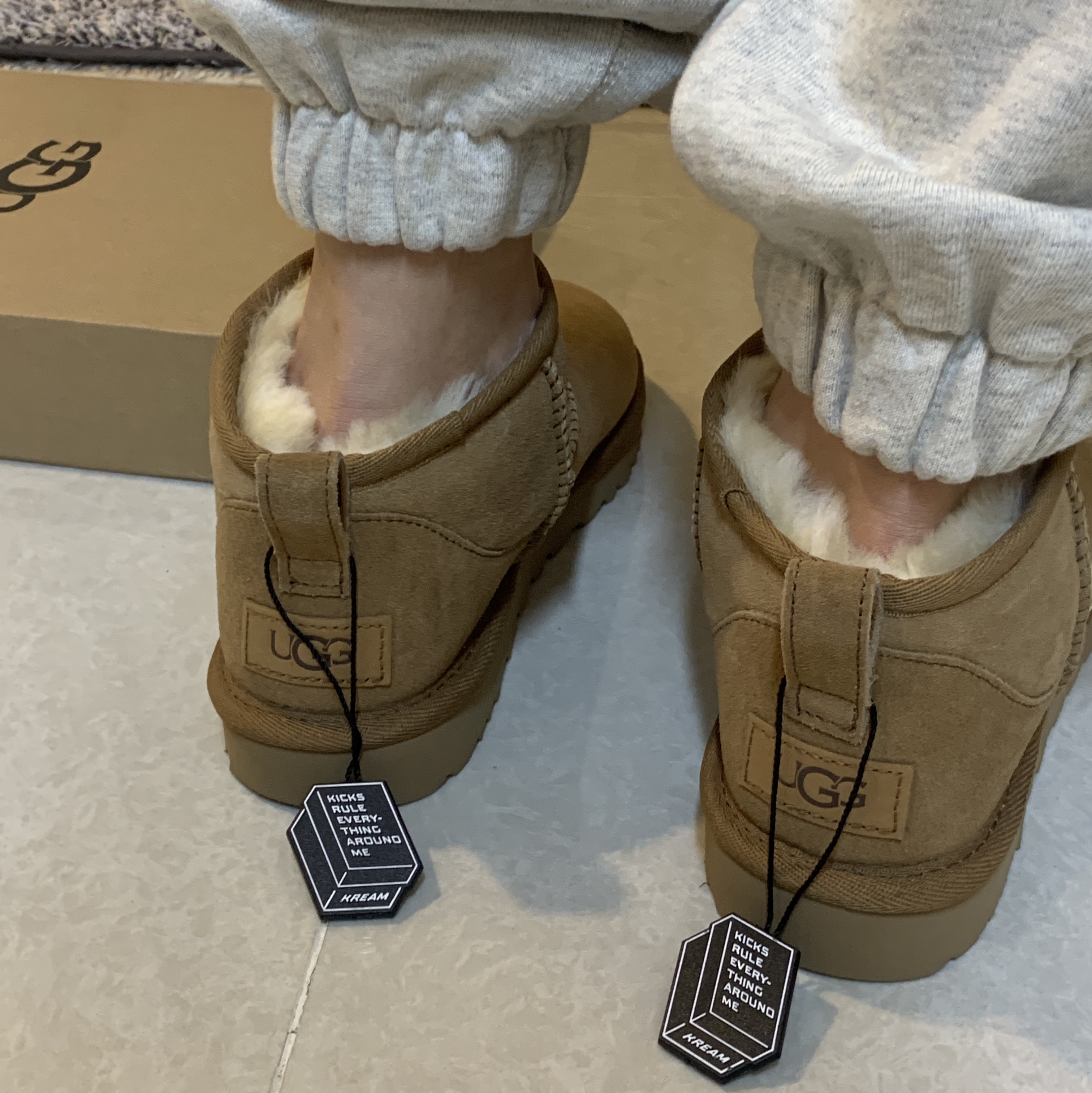 (W) UGG Classic Ultra Mini Boots Chestnut 착용 스타일