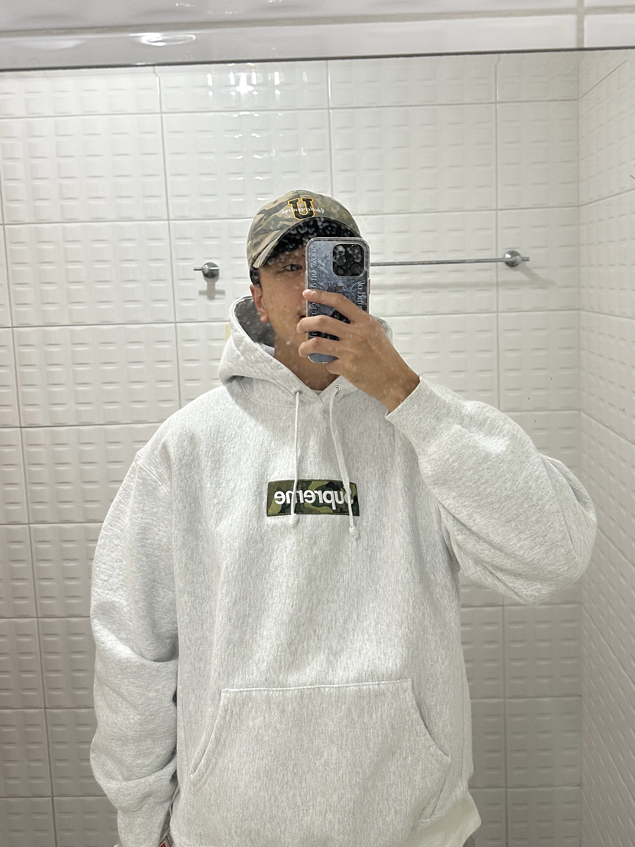 Supreme Box Logo Hooded Sweatshirt Ash Grey - 23FW, Supreme New Era Box Logo Beanie Heather Grey - 23FW 착용 스타일 - 2