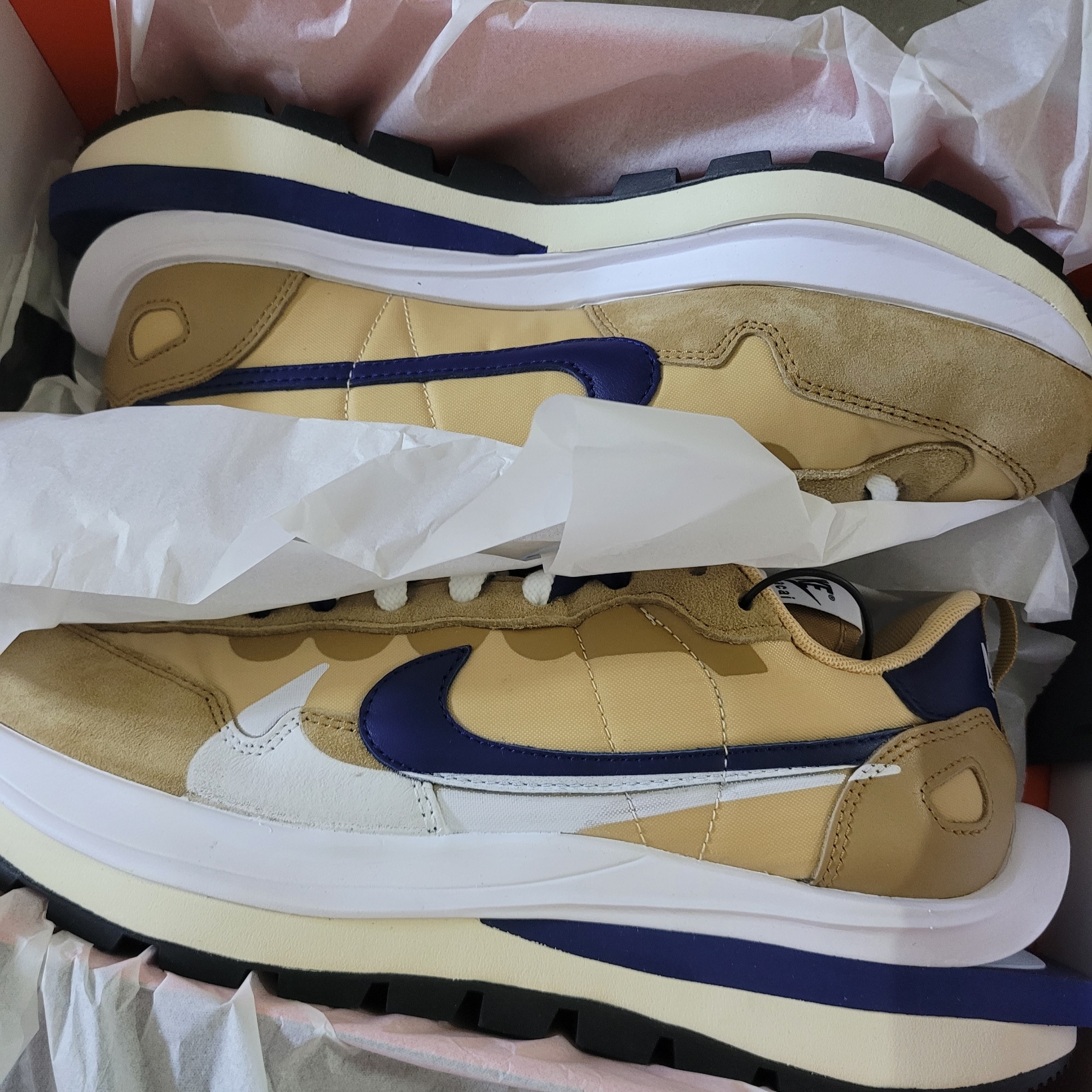 Nike x Sacai VaporWaffle Sesame and Blue Void 착용 스타일