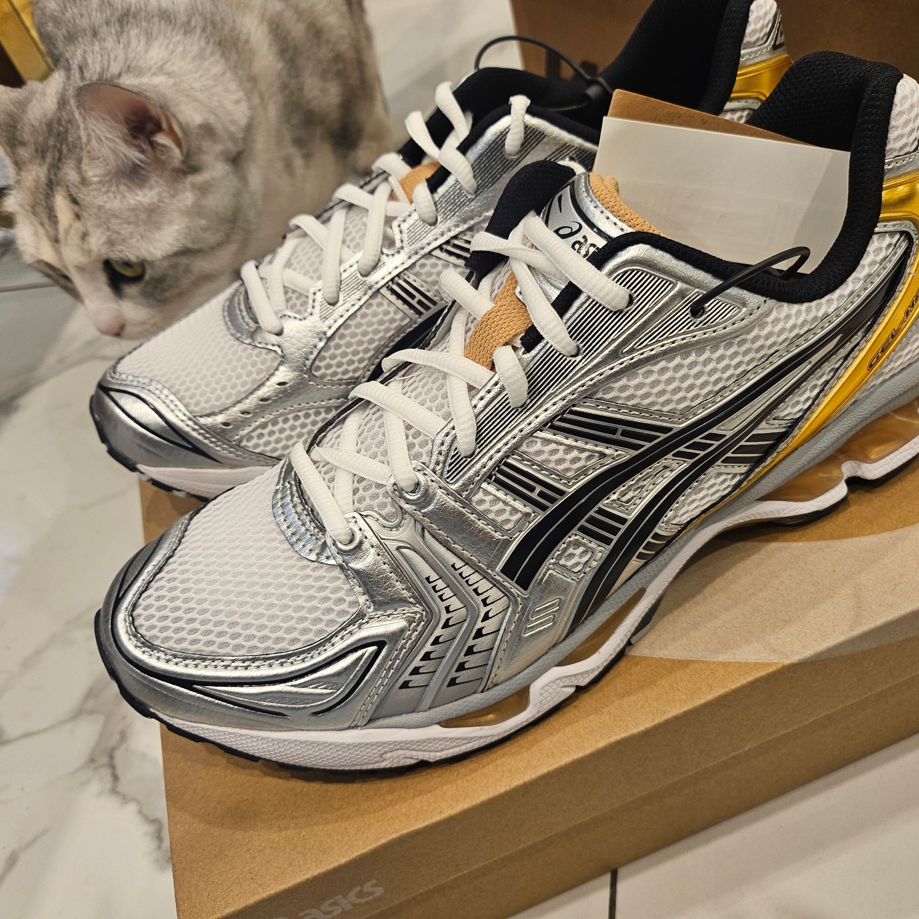 Asics Gel-Kayano 14 White Gold 착용 스타일 - 1