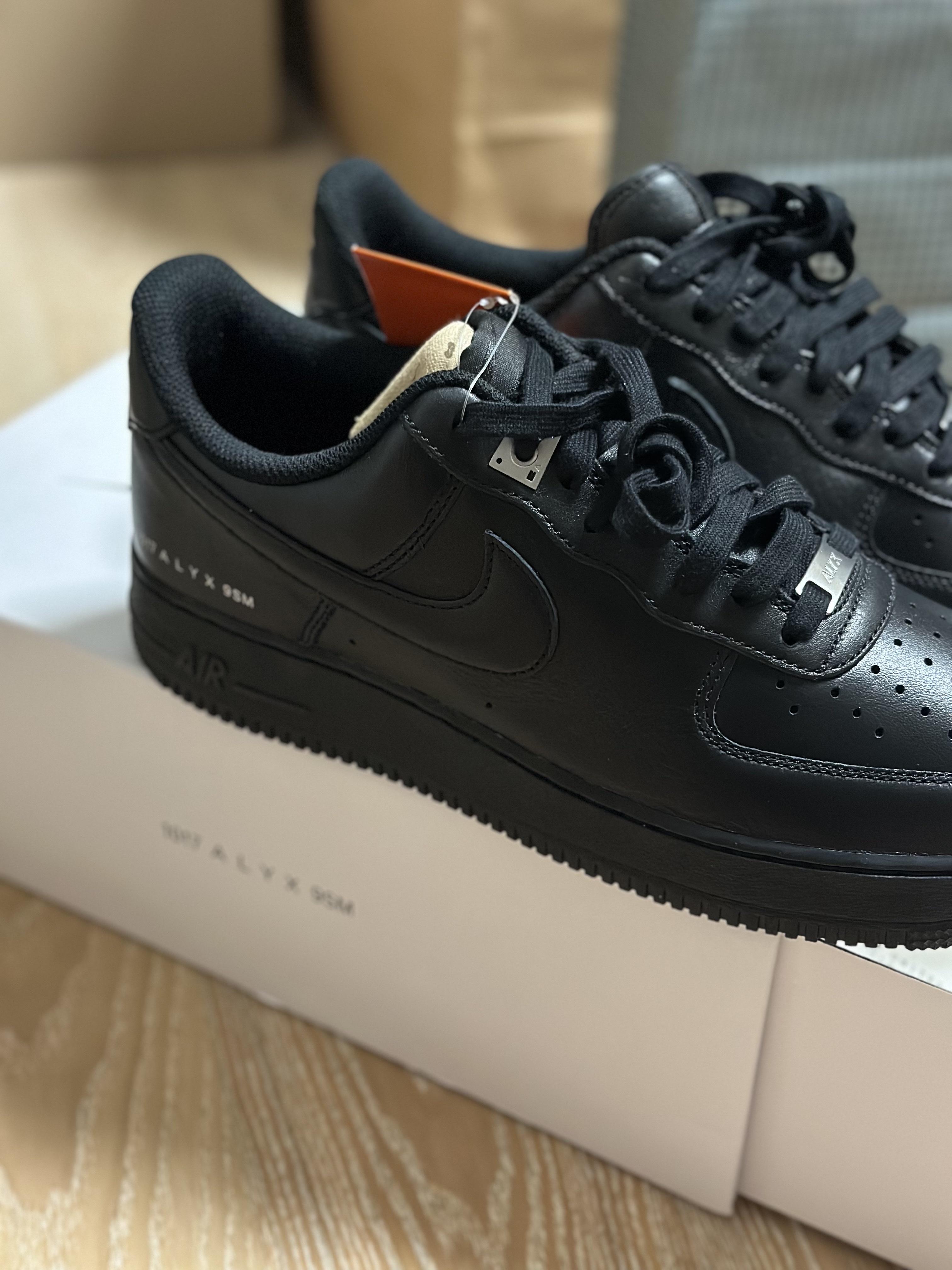 Nike x 1017 Alyx 9SM Air Force 1 Low SP Black 착용 스타일 - 1