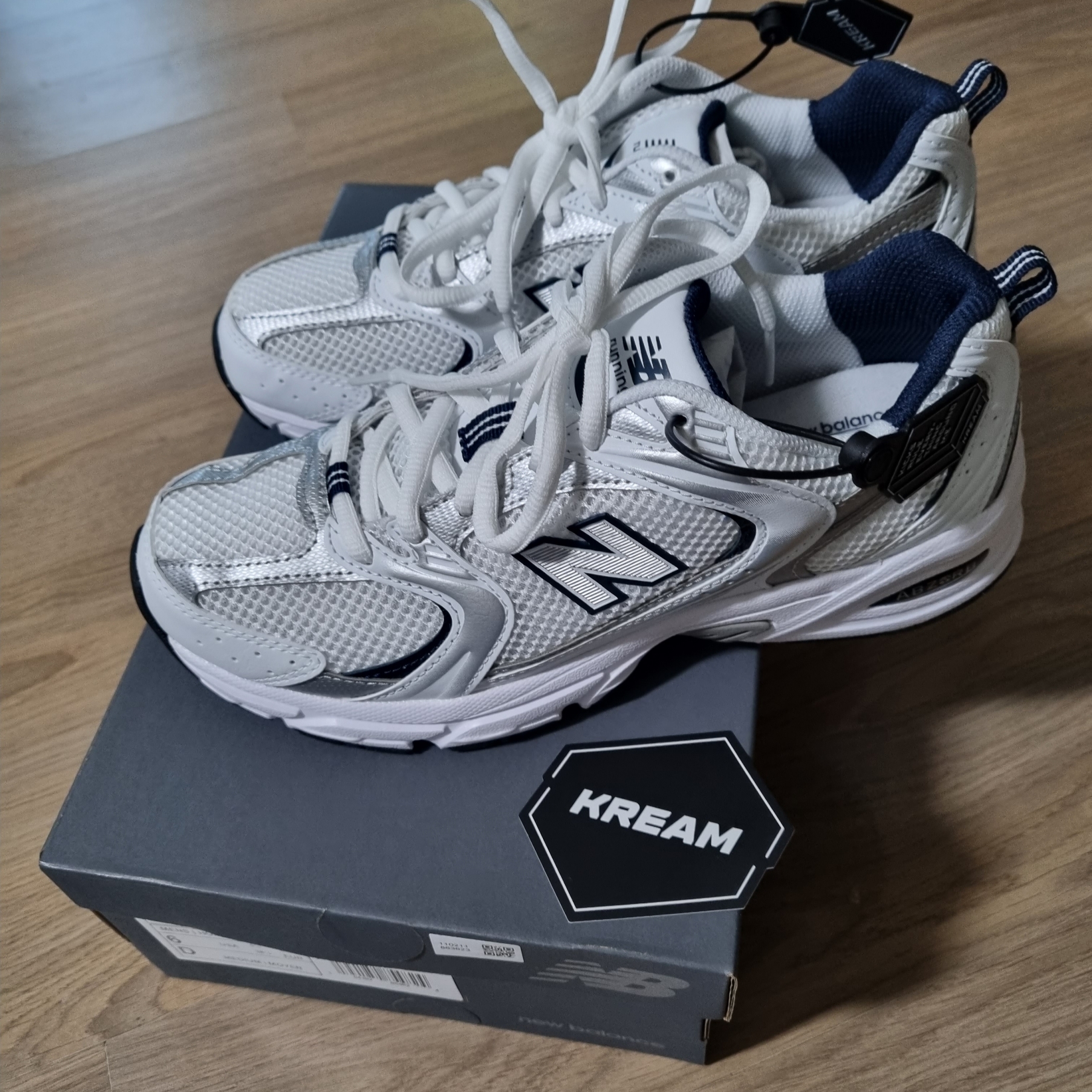 New Balance 530 White 착용 스타일