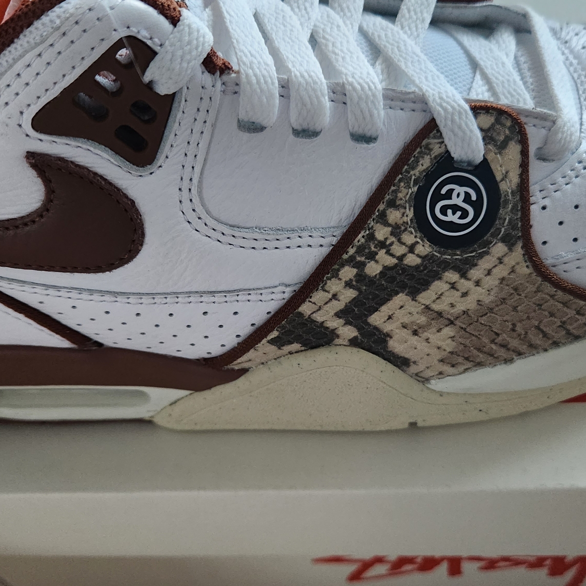 Nike x Stussy Air Flight 89 Low White and Pecan 착용 스타일 - 4