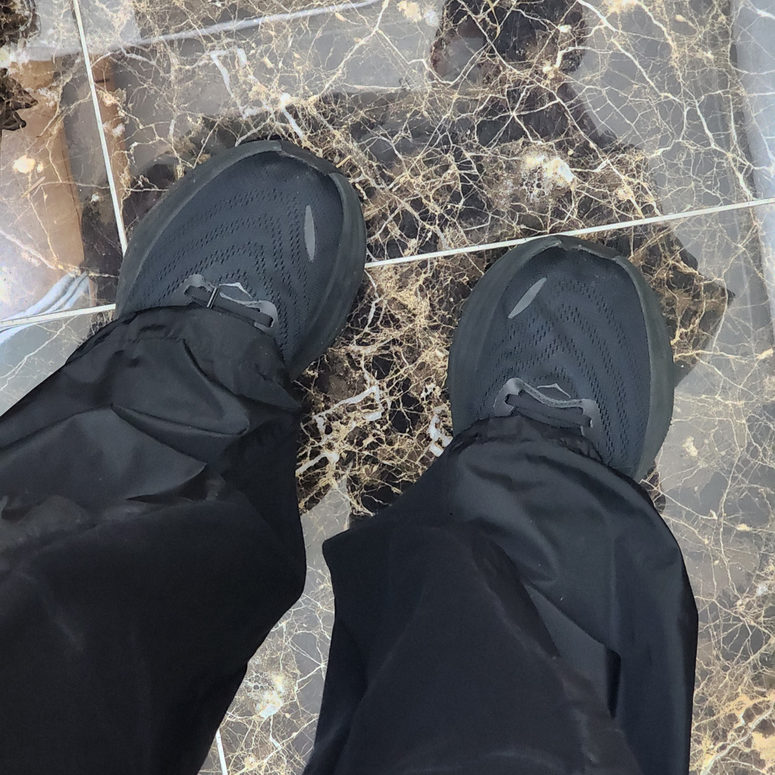Hoka Bondi 8 Black - Wide 착용 스타일