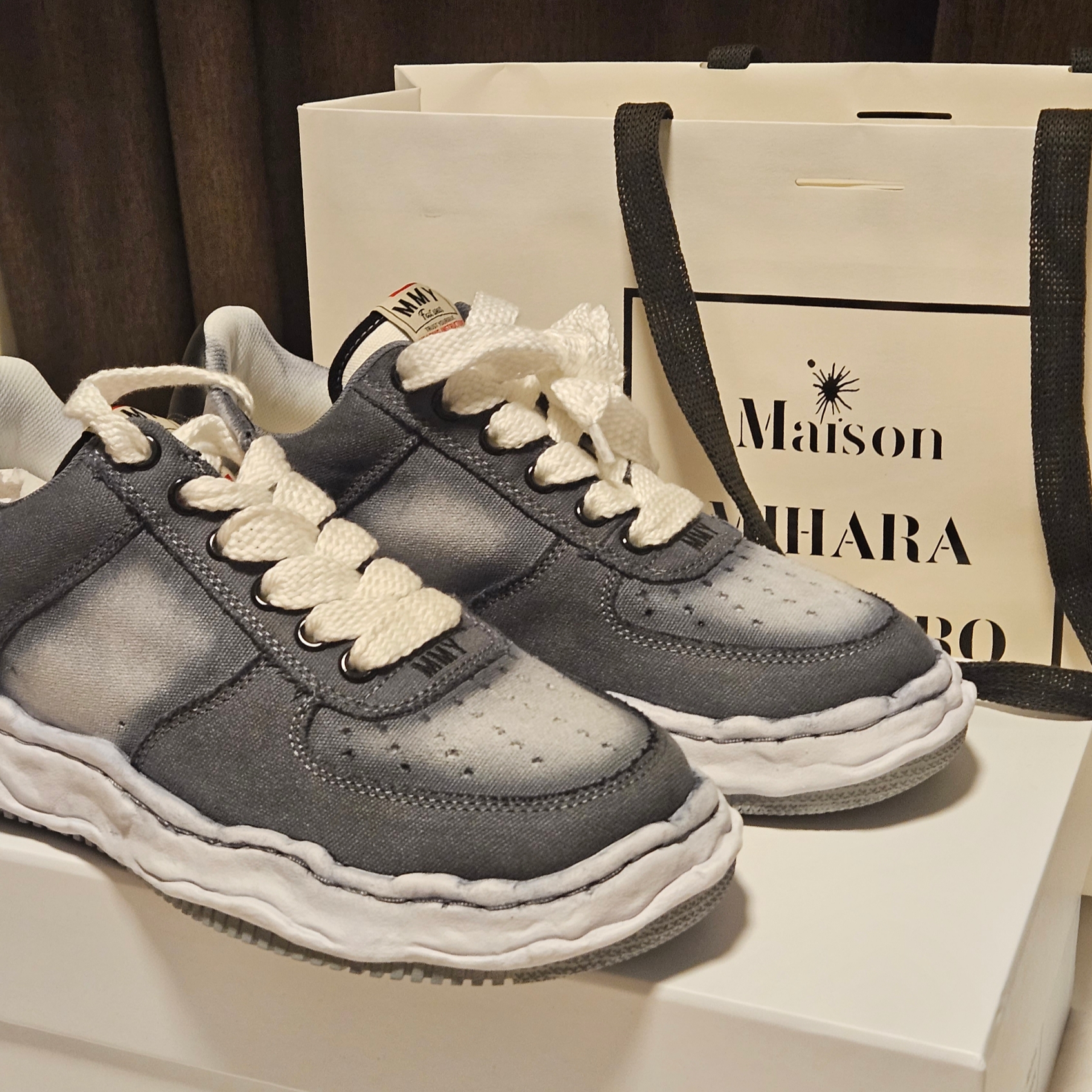 Maison Mihara Yasuhiro Wayne OG Sole Effect Canvas Low-top Sneakers Black 착용 스타일 - 2