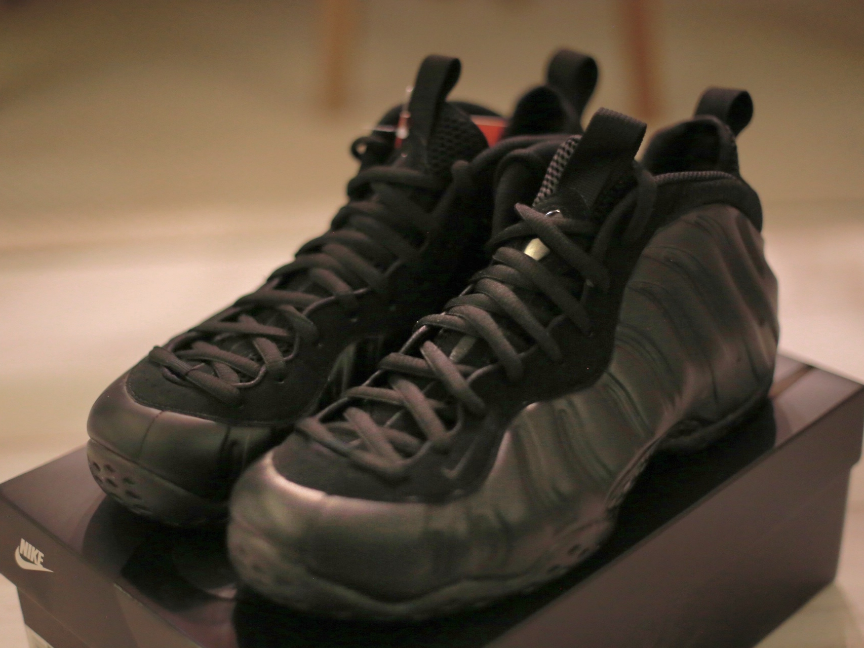 Nike Air Foamposite One Black Anthracite 착용 스타일 - 2