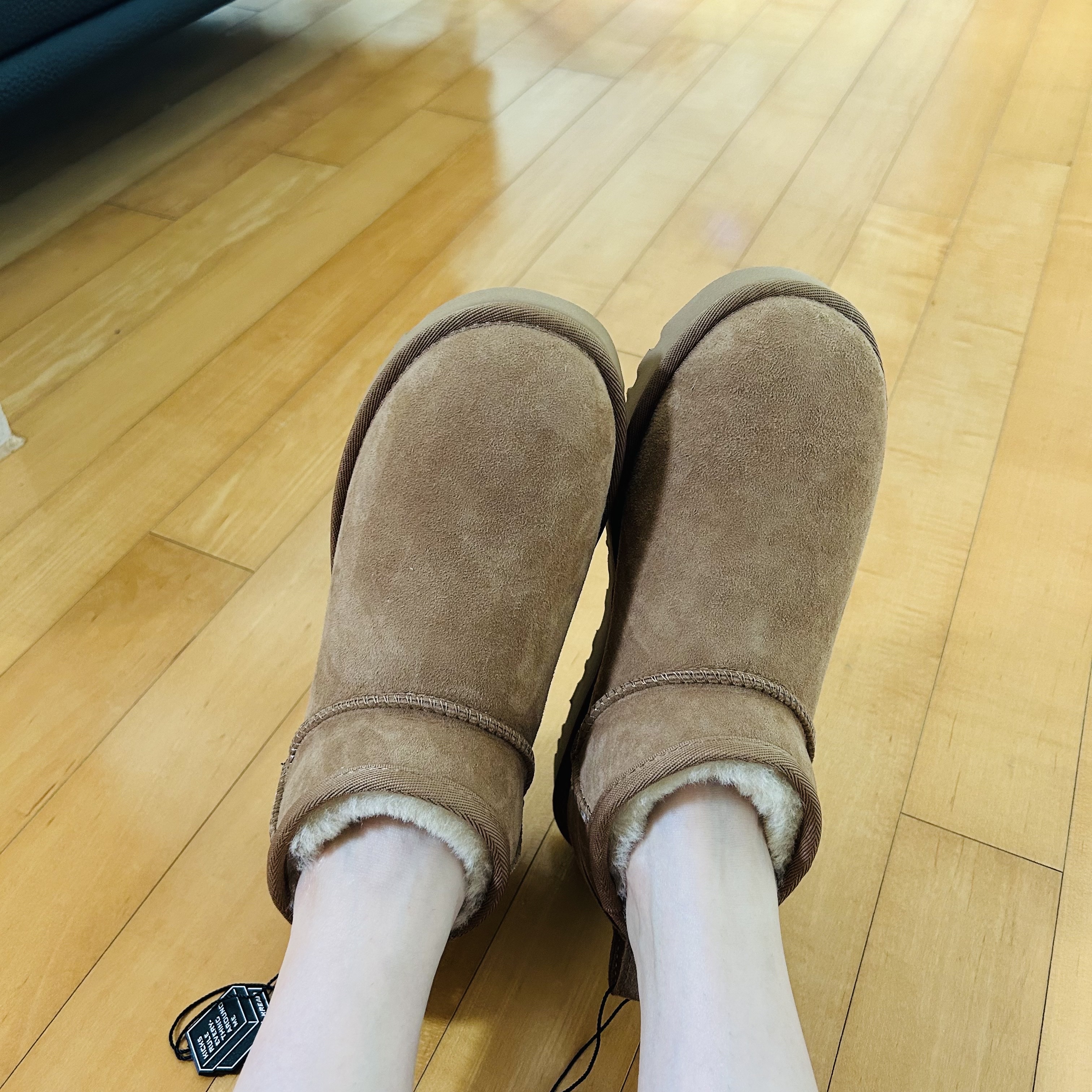 (W) UGG Classic Ultra Mini Boots Chestnut 착용 스타일 - 4