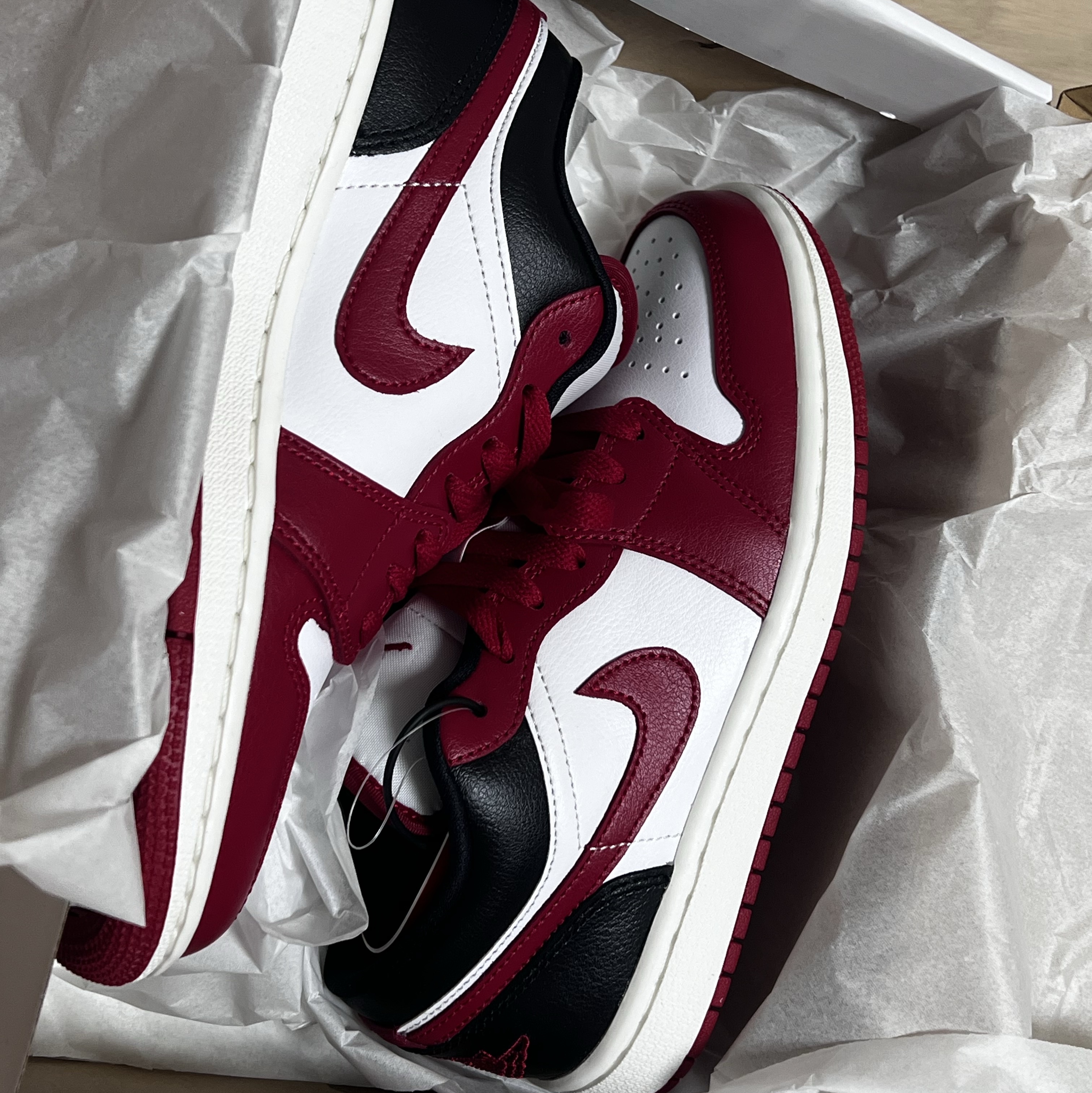 (W) Jordan 1 Low White Gym Red 착용 스타일