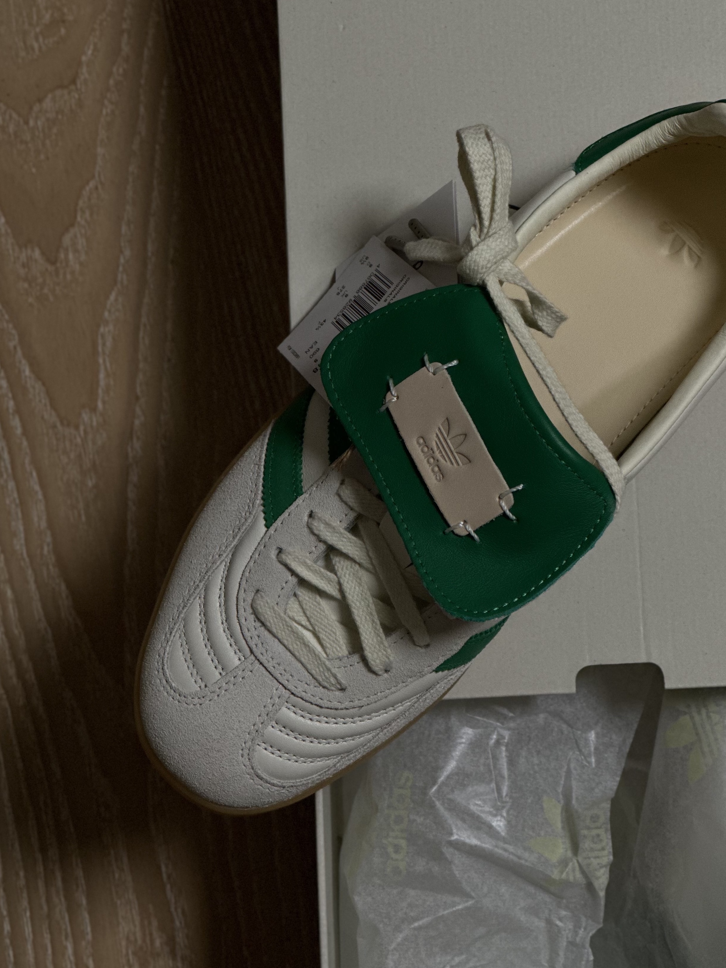 Adidas x Foot Industry Gazelle Indoor Off White Green 착용 스타일 - 3