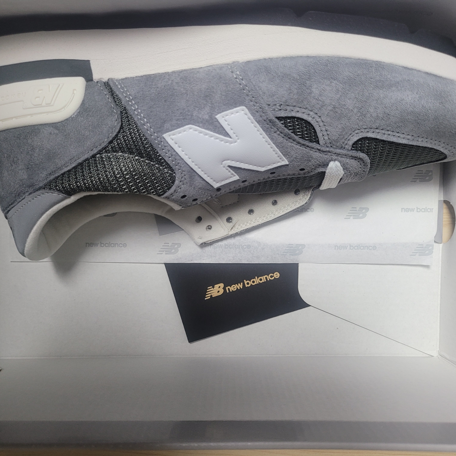 New Balance 990v1 Made in USA Grey White 착용 스타일