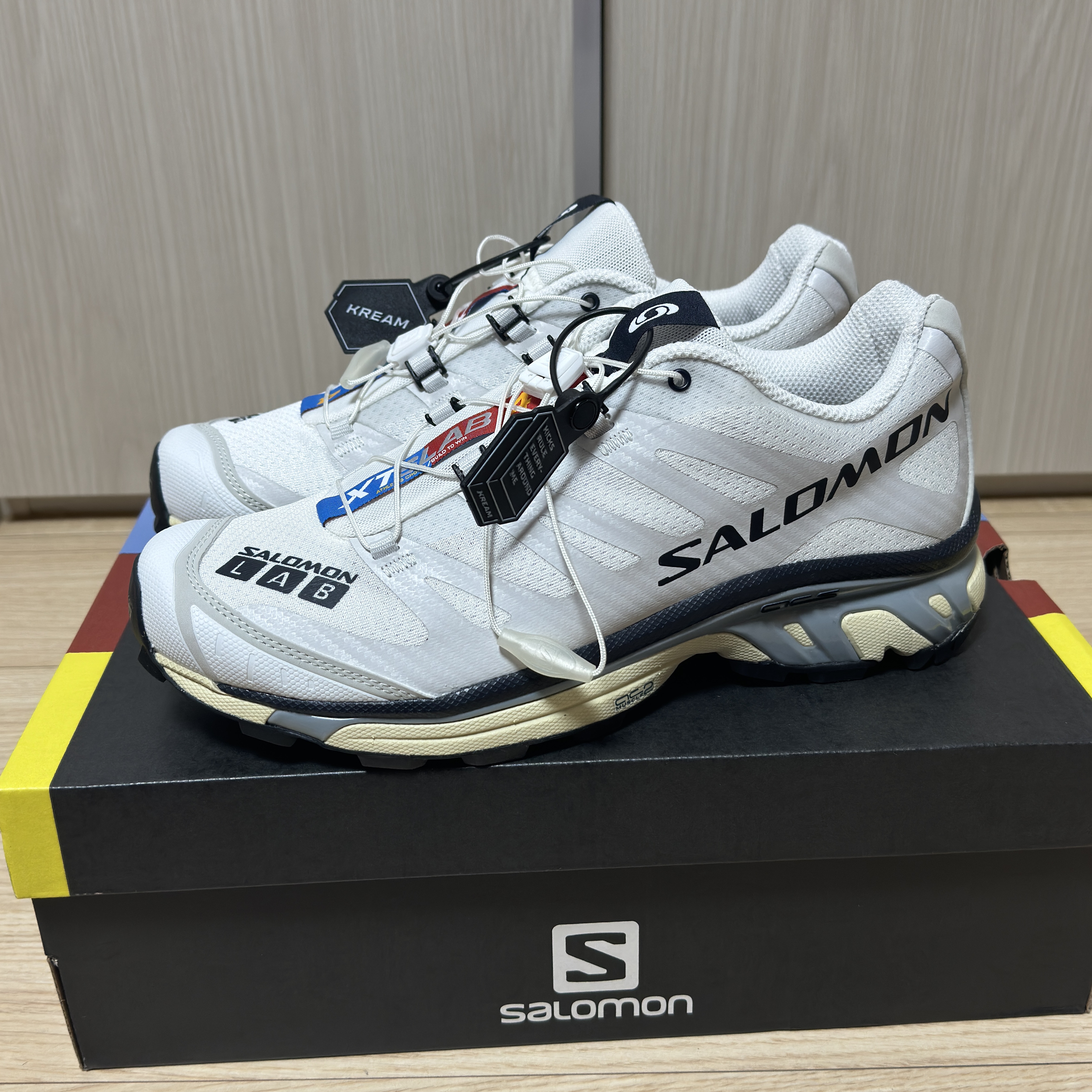 Salomon XT-4 White Lunar Rock 착용 스타일