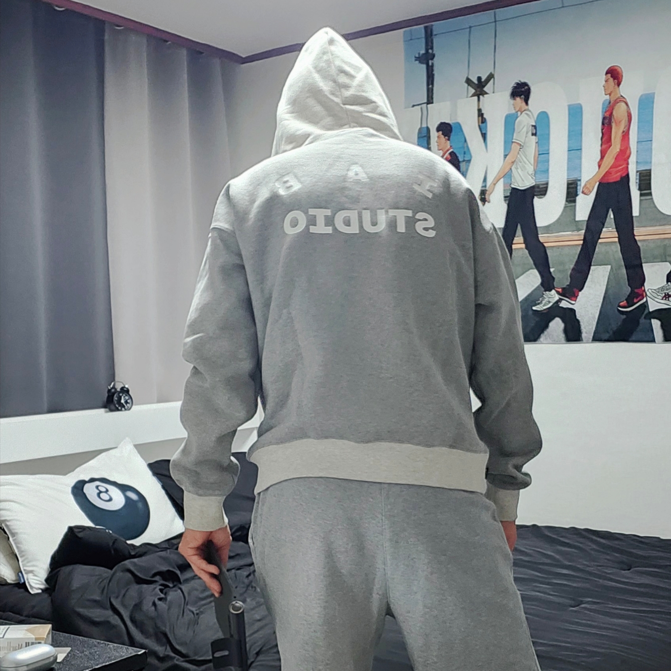 IAB Studio Hoodie Dual Gray 착용 스타일