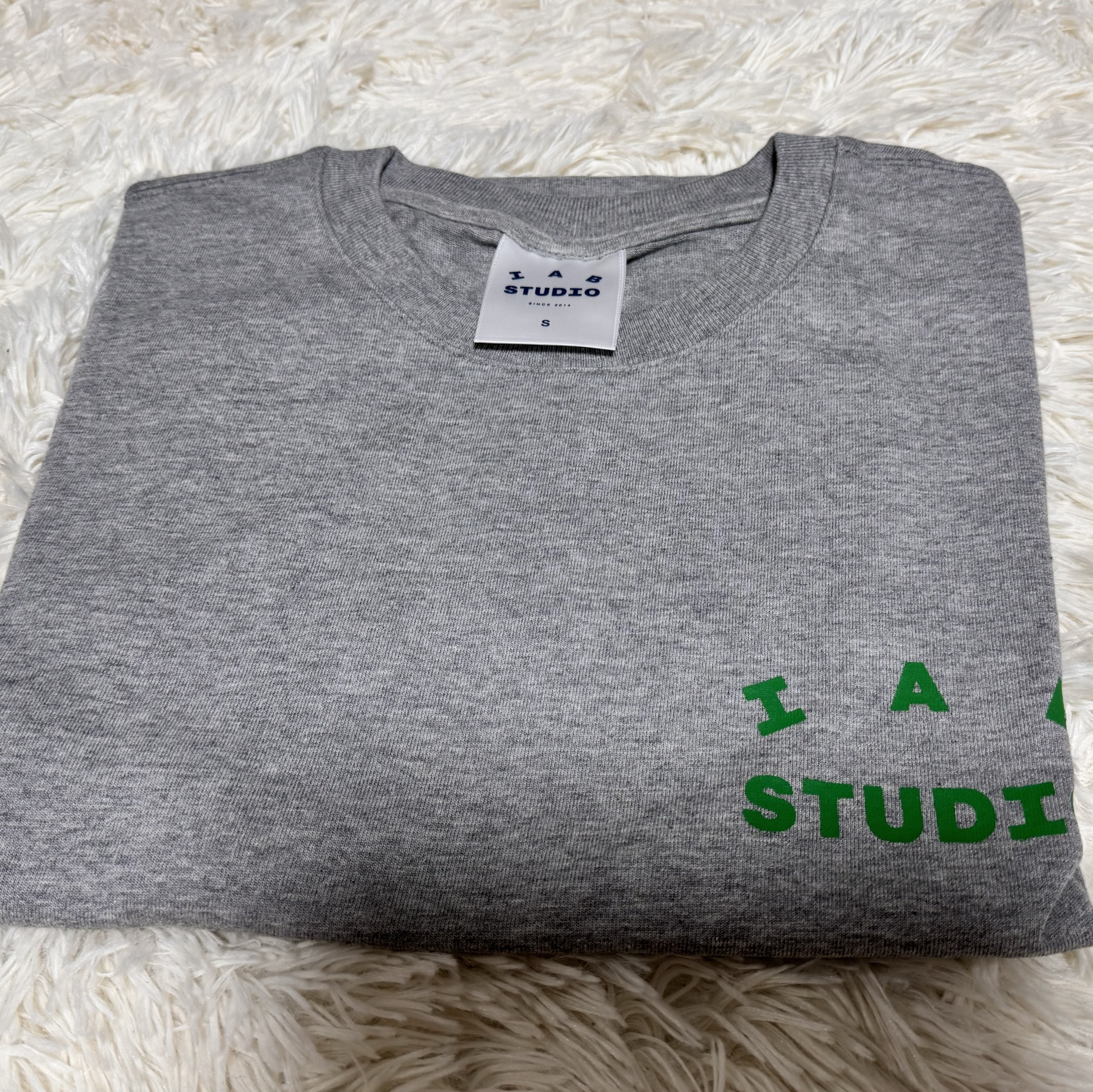 IAB Studio T-Shirt Gray Green - 22FW 착용 스타일