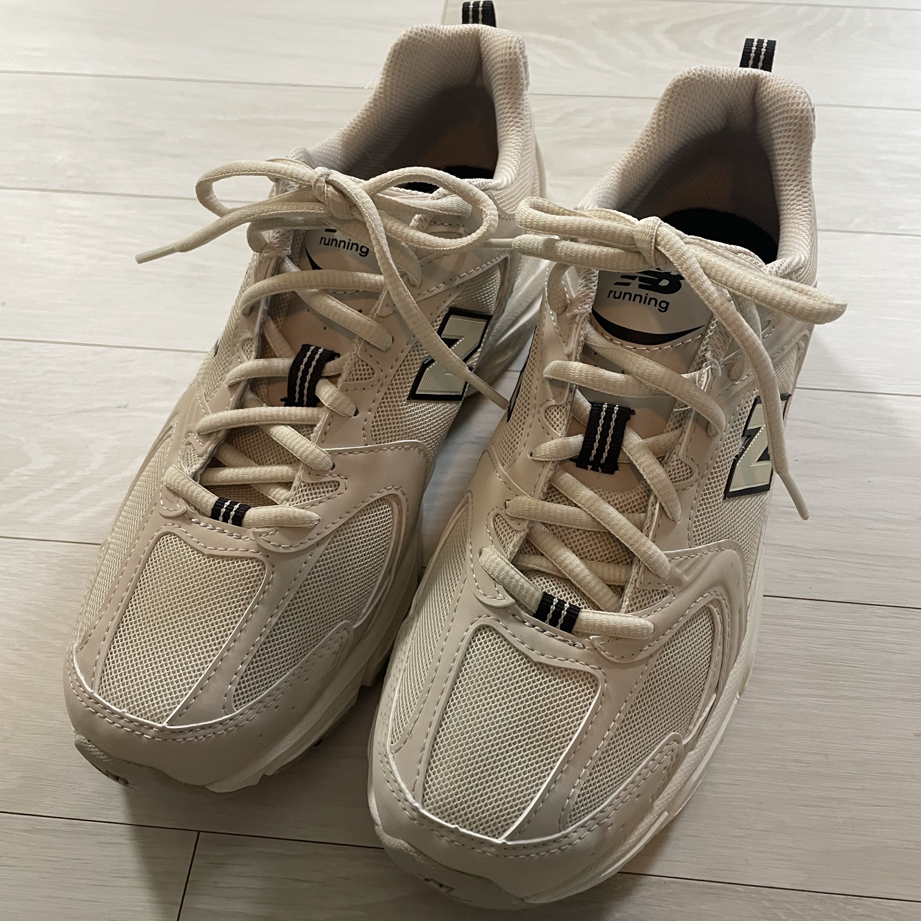 New Balance 530 Ivory 착용 스타일