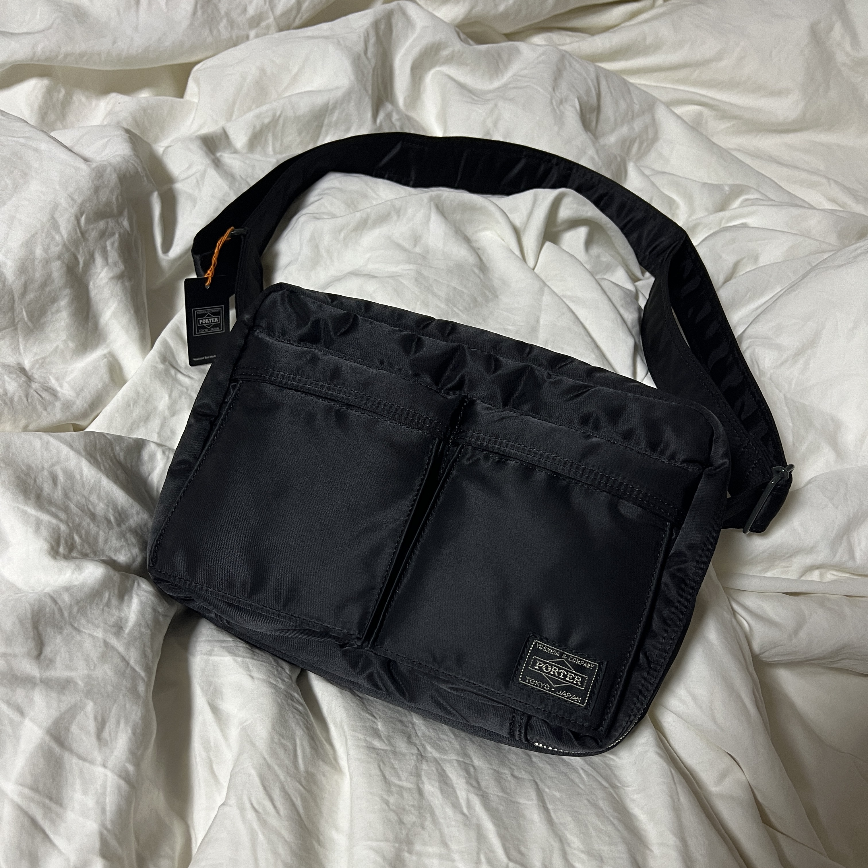 Porter Tanker Shoulder Bag S Black 착용 스타일