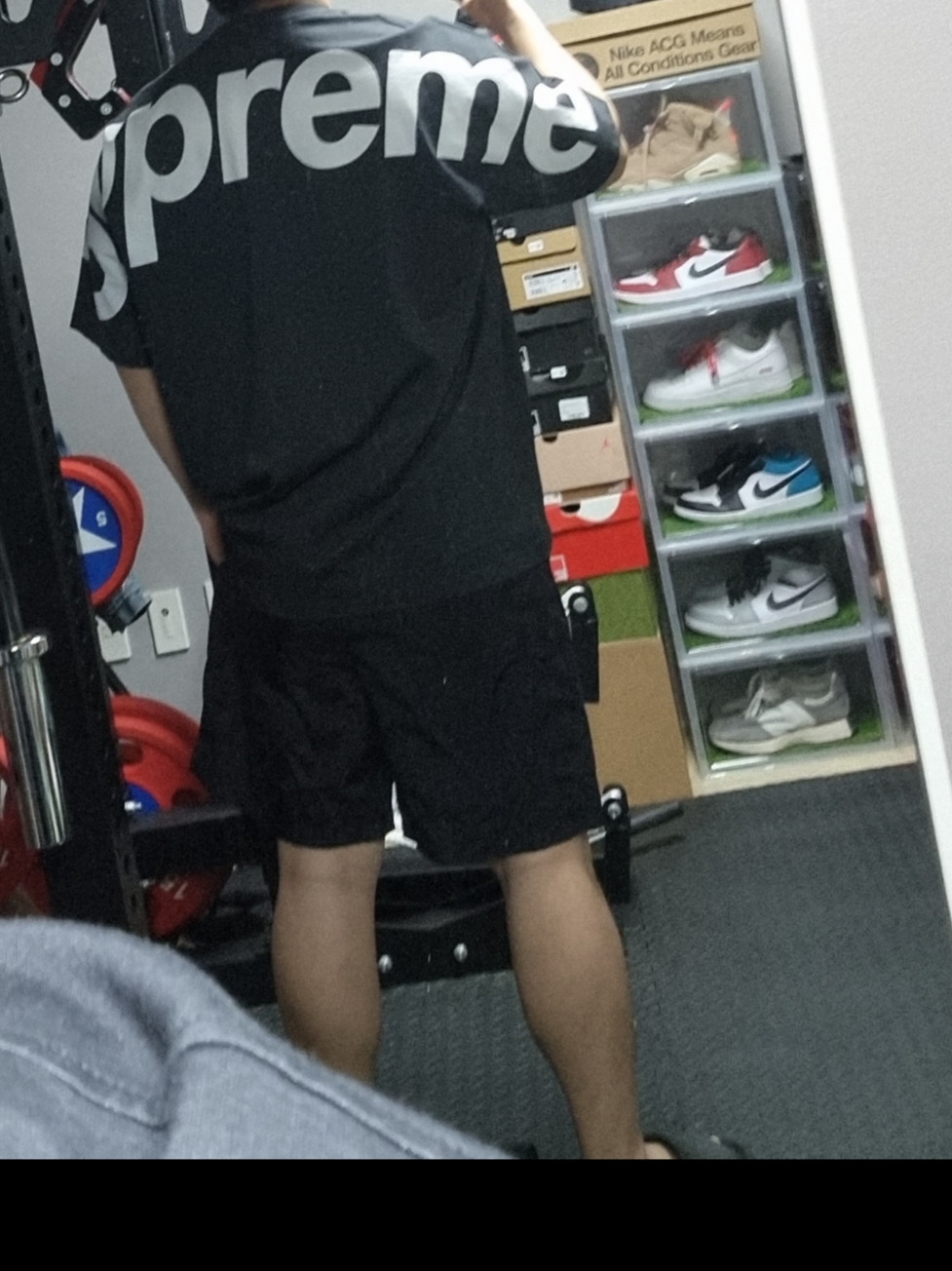 Supreme Split S/S Top Black - 23FW, IAB Studio Woven Shorts Black - 23FW 착용 스타일 - 2